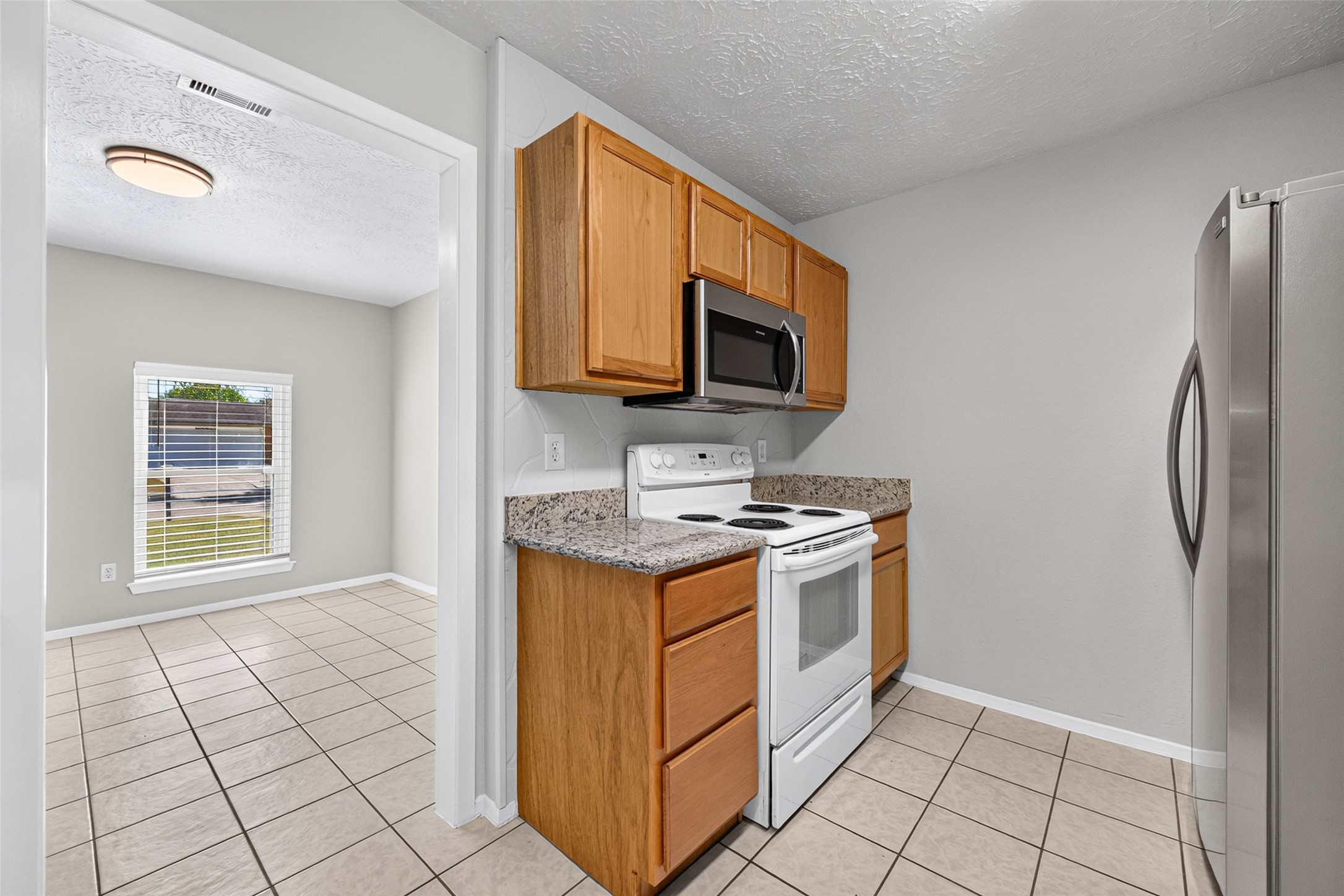 9809 Hummingbird Street, La Porte, TX 77571