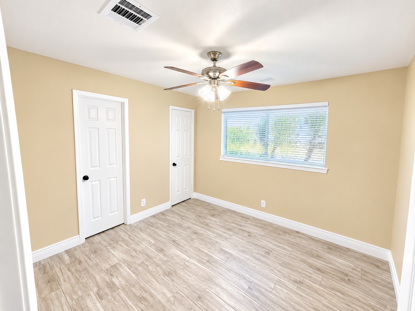 Fresh paint and new floors throughout Fresh paint and new floors throughout
