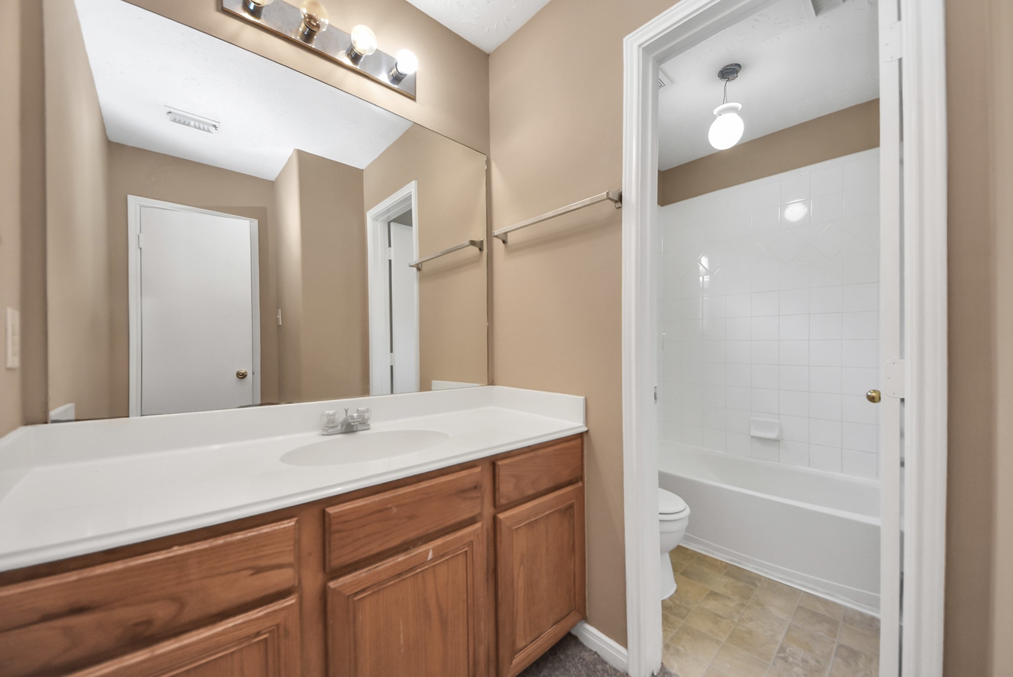 Secondary full bathroom.