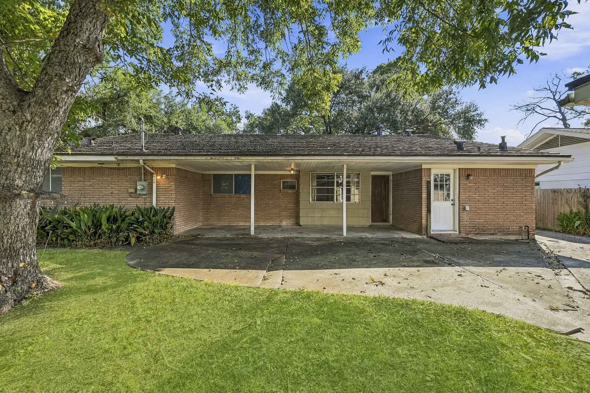 5442 Queensloch Drive, Houston, TX 77096