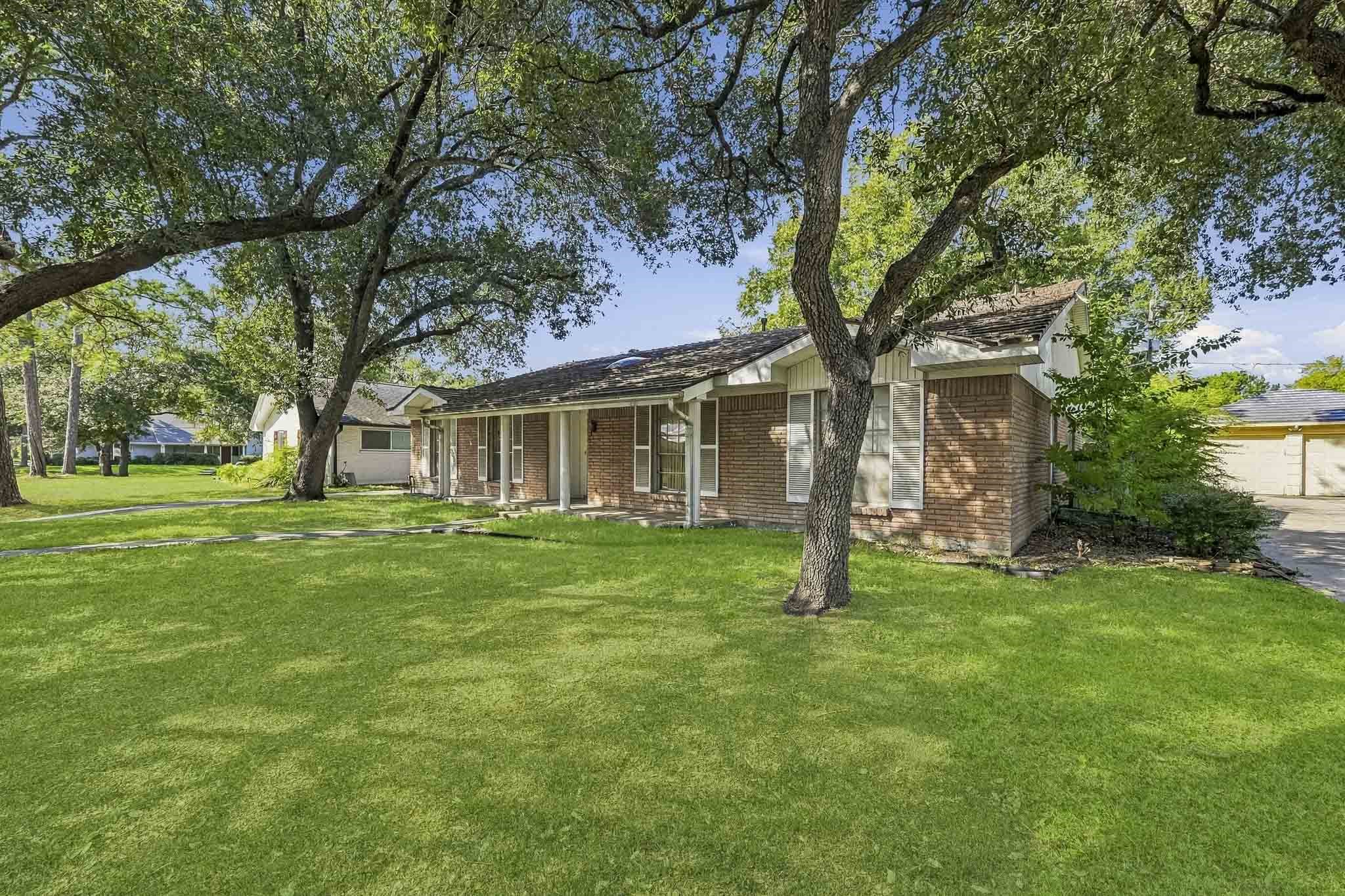 5442 Queensloch Drive, Houston, TX 77096