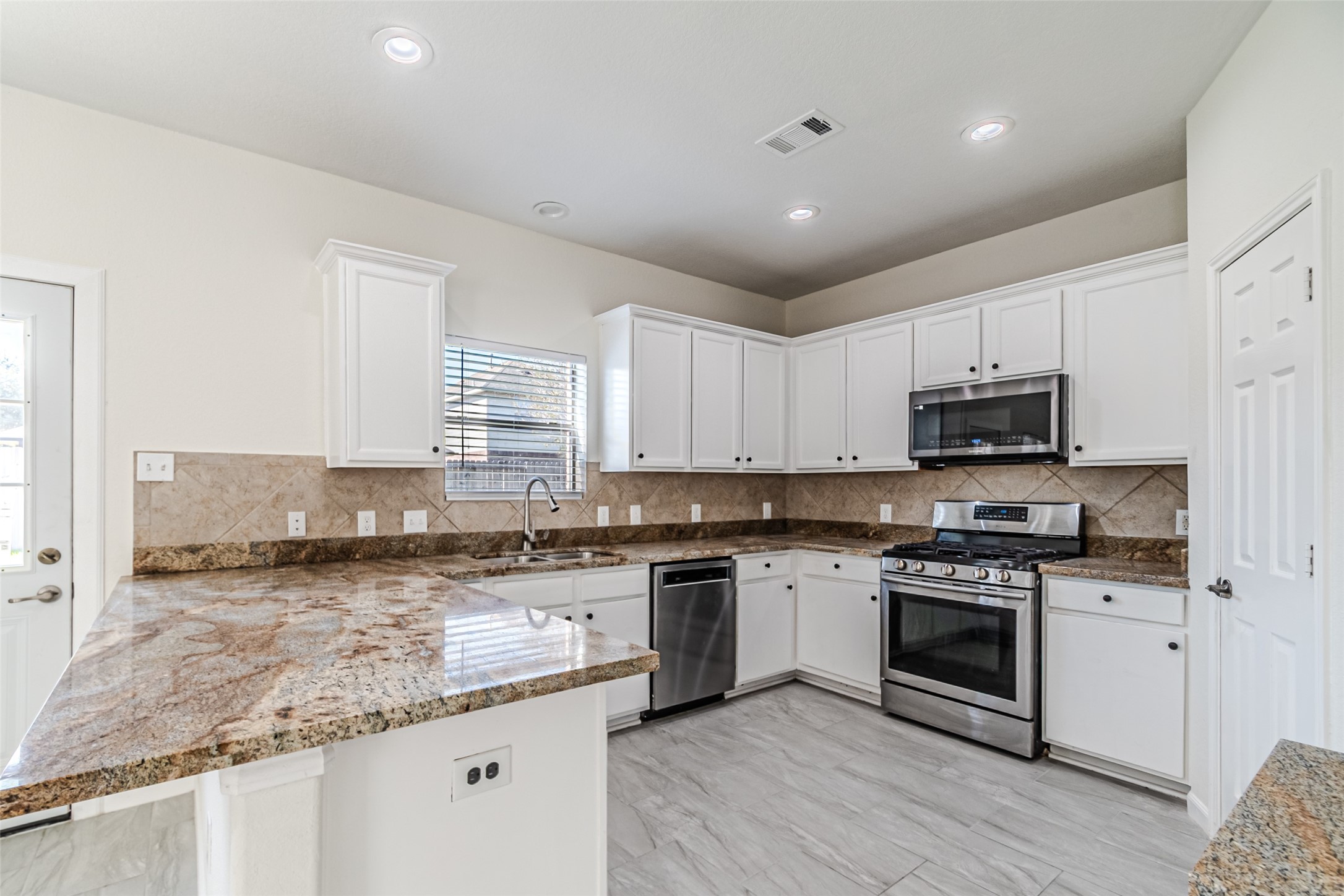 18111 Hillock Glen Lane, Cypress, TX 77429