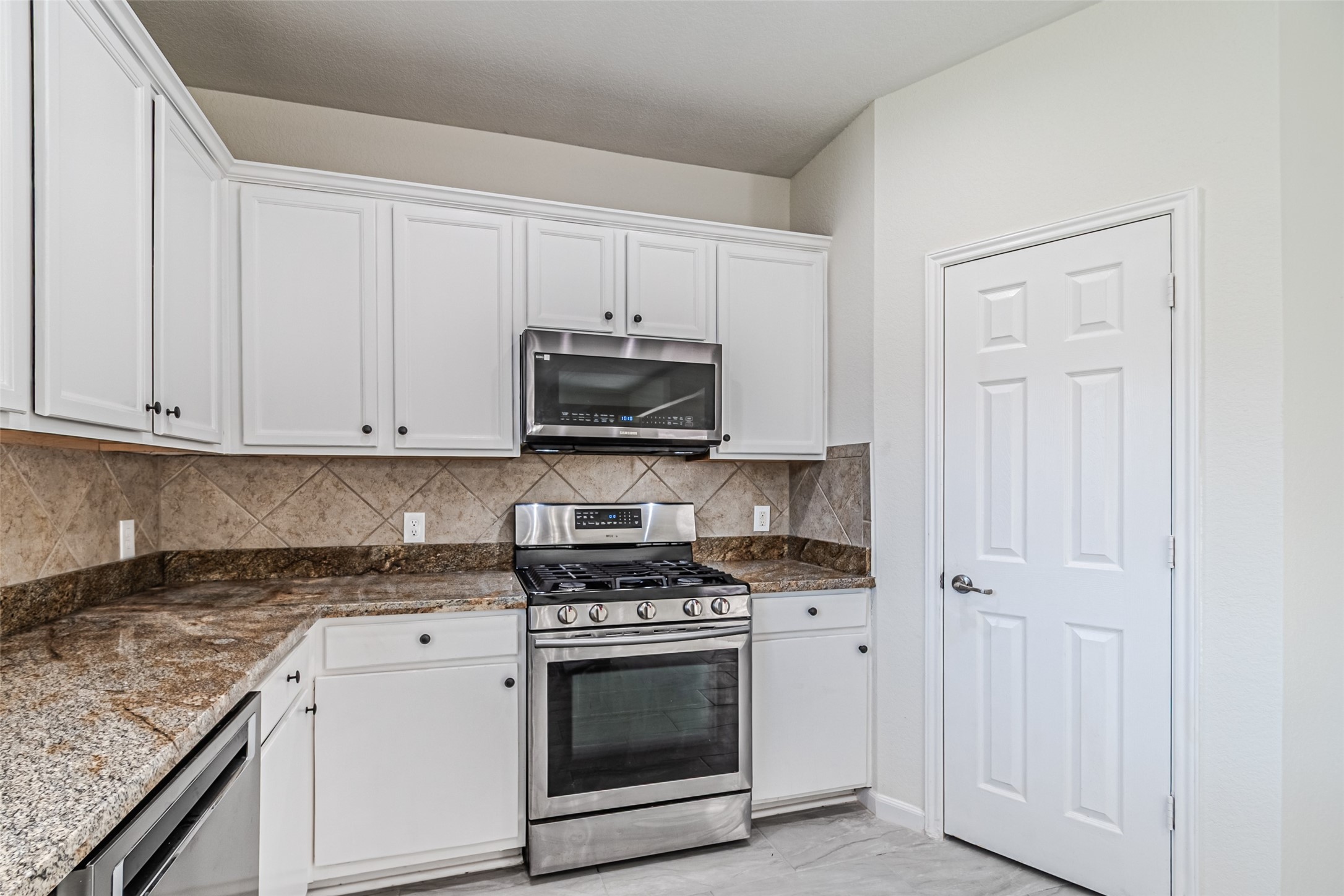 18111 Hillock Glen Lane, Cypress, TX 77429
