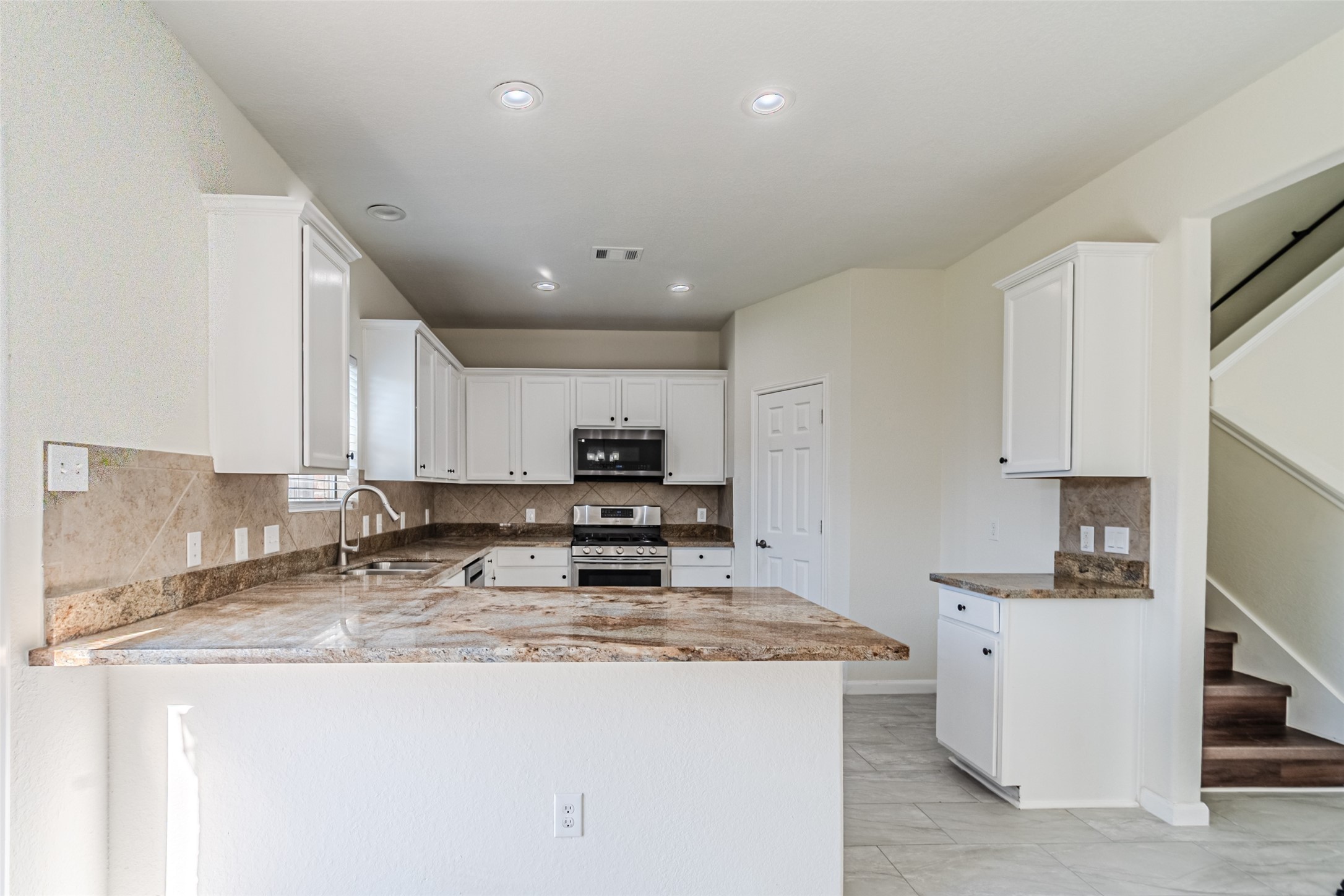 18111 Hillock Glen Lane, Cypress, TX 77429