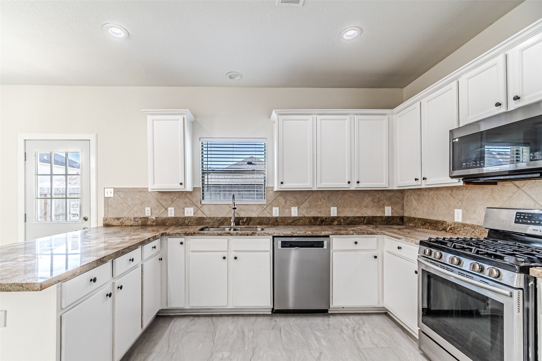 18111 Hillock Glen Lane, Cypress, TX 77429