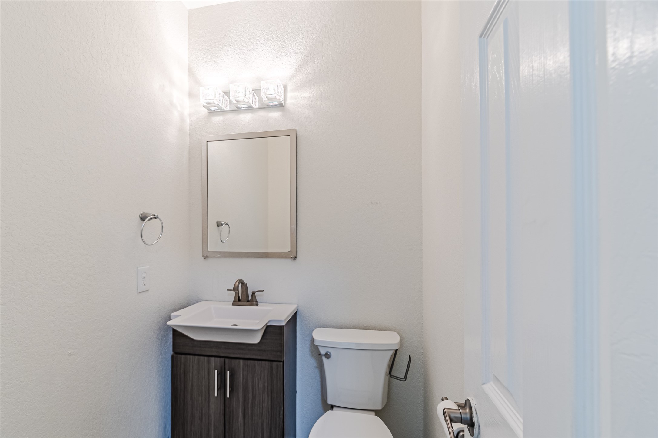 18111 Hillock Glen Lane, Cypress, TX 77429 18111 Hillock Glen Lane, Cypress, TX 77429