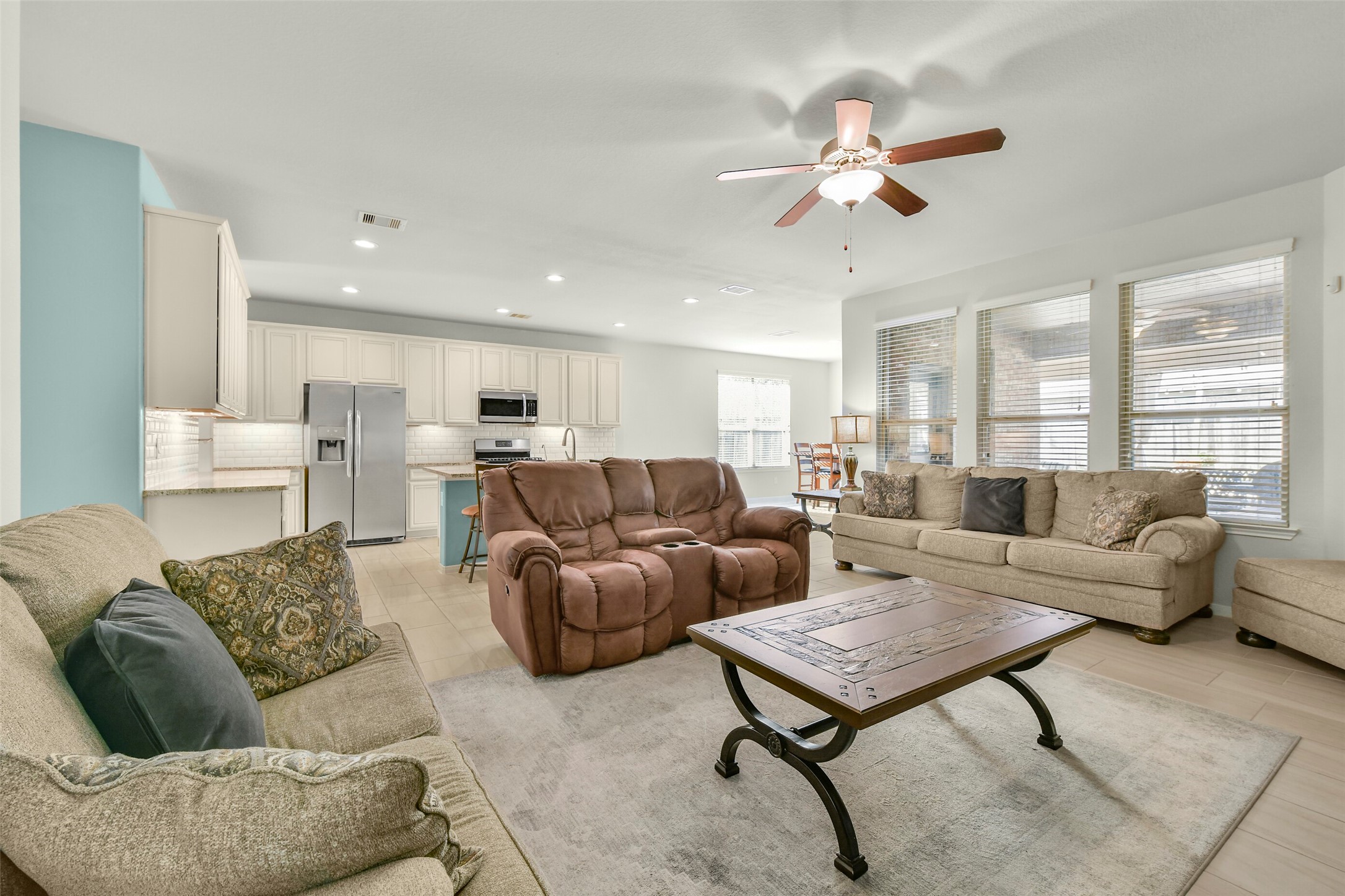Modern Aesthetic: with a clean, contemporary design that highlights the architectural beauty and maximizes usable square footage.