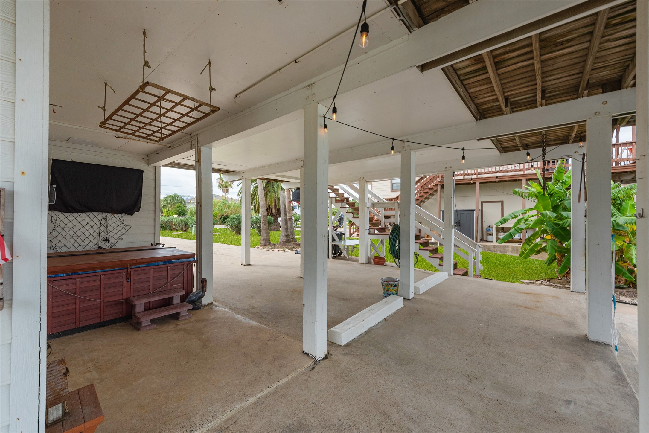 1426 Tiki Drive, Tiki Island, TX 77554