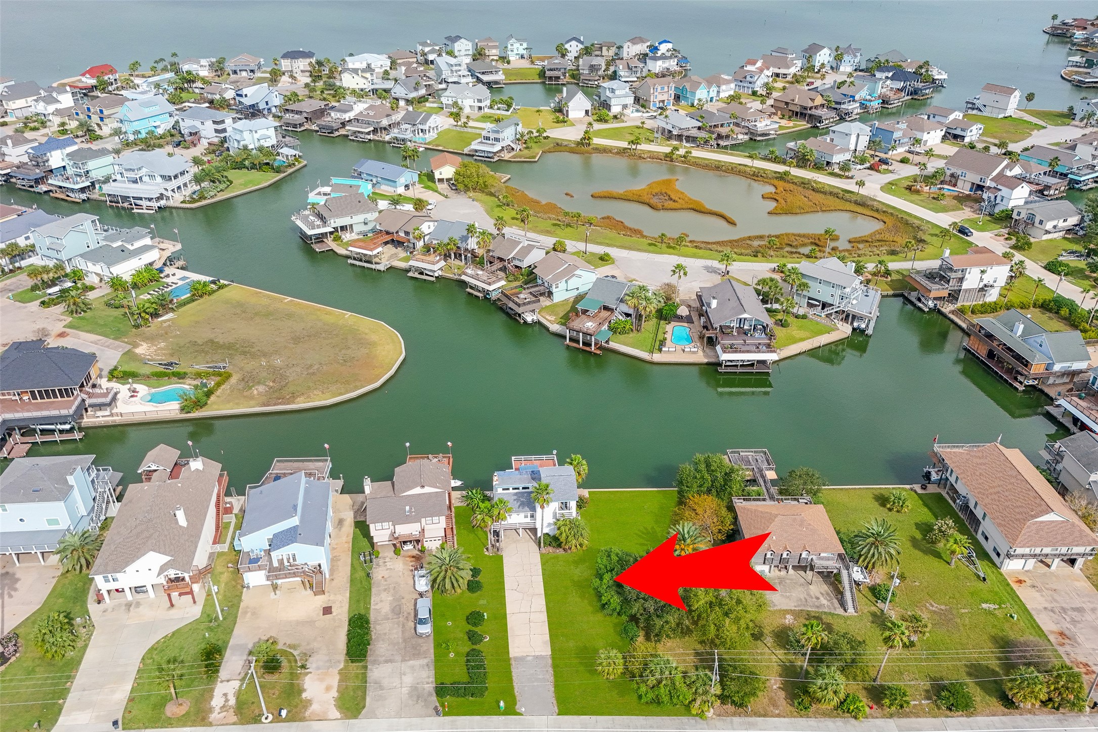 1426 Tiki Drive, Tiki Island, TX 77554