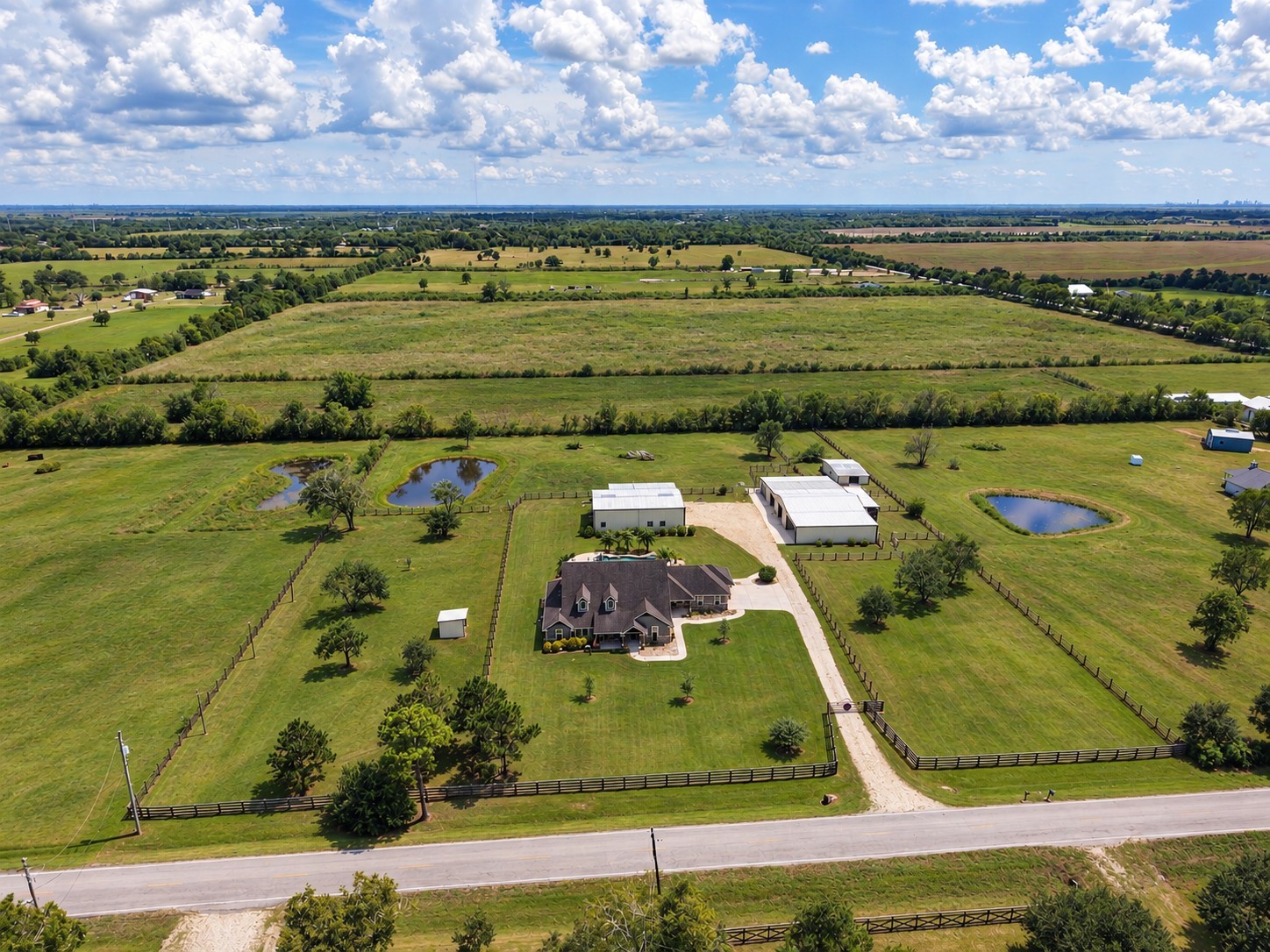 3755 County Road 160, Alvin, TX 77511