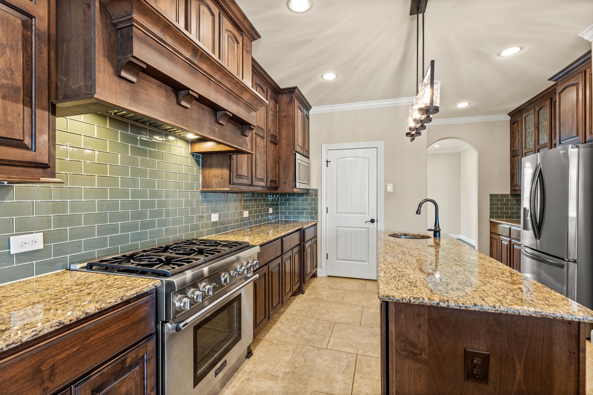 3755 County Road 160, Alvin, TX 77511