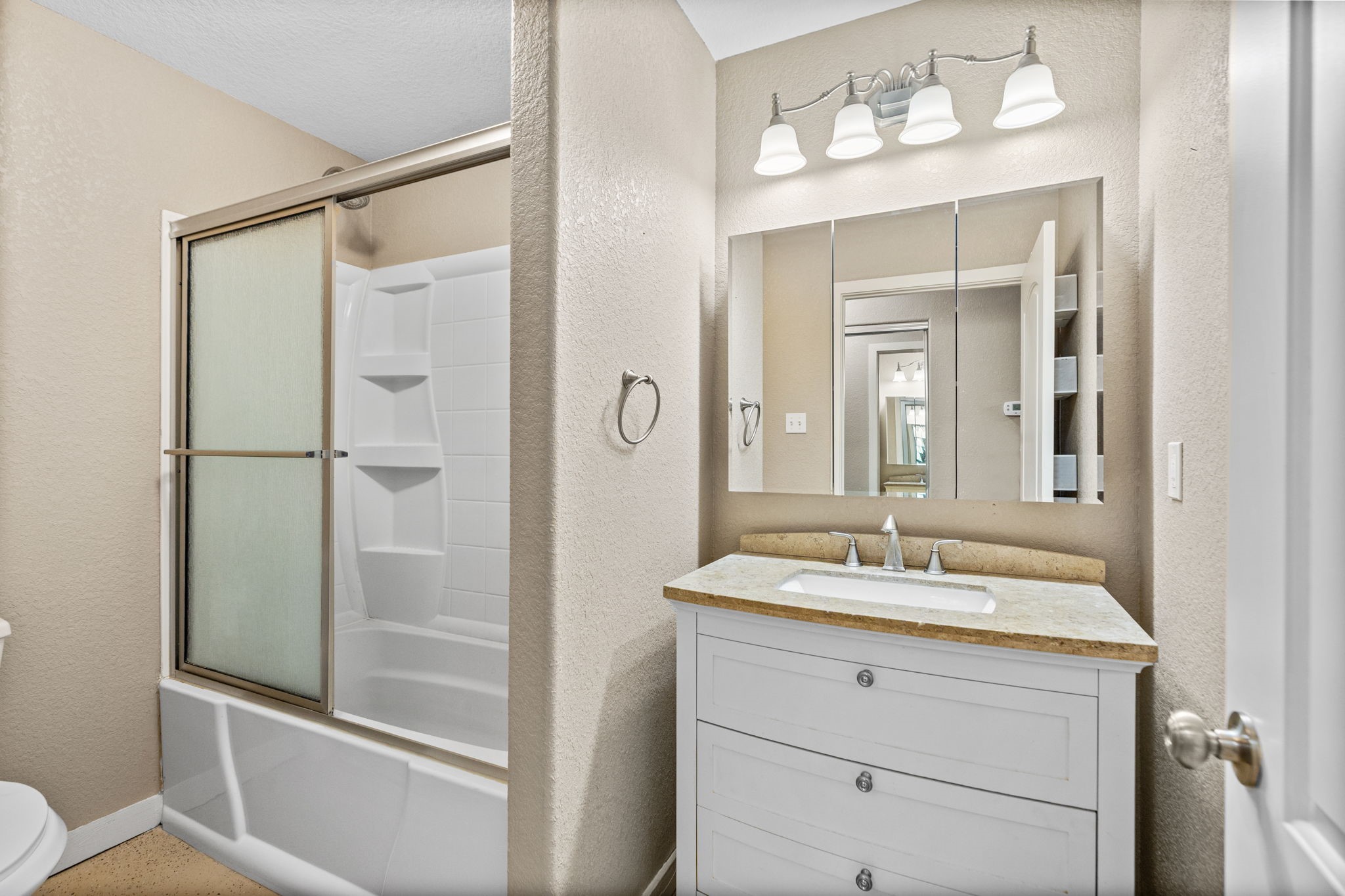 1 full bathroom