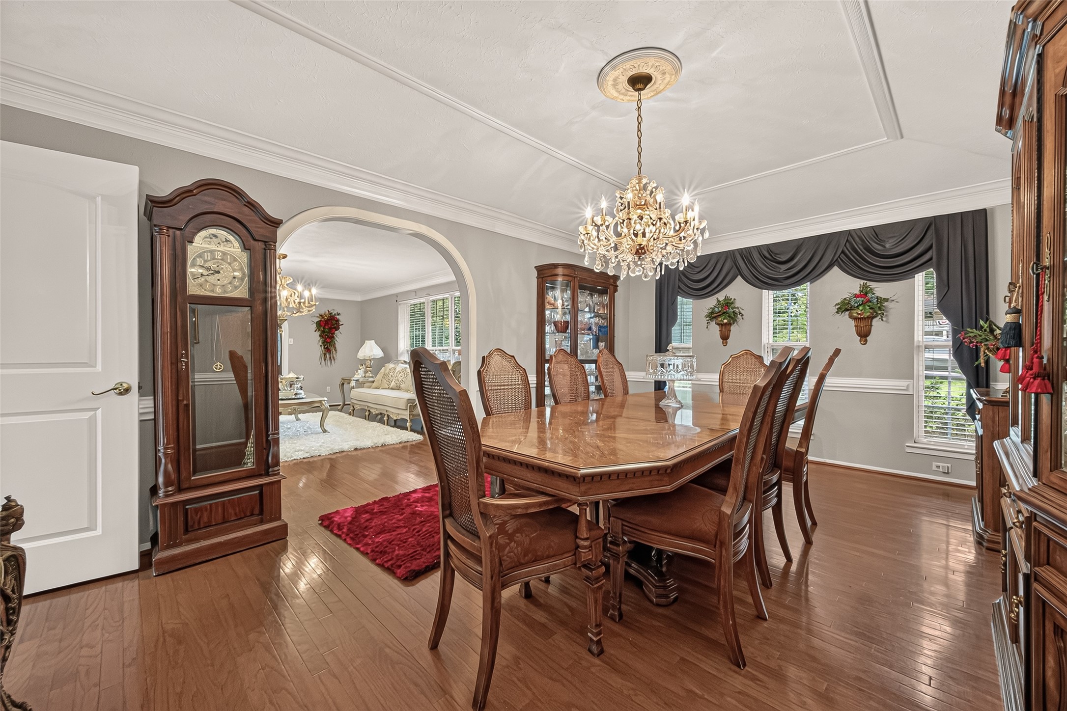 FORMAL DINING