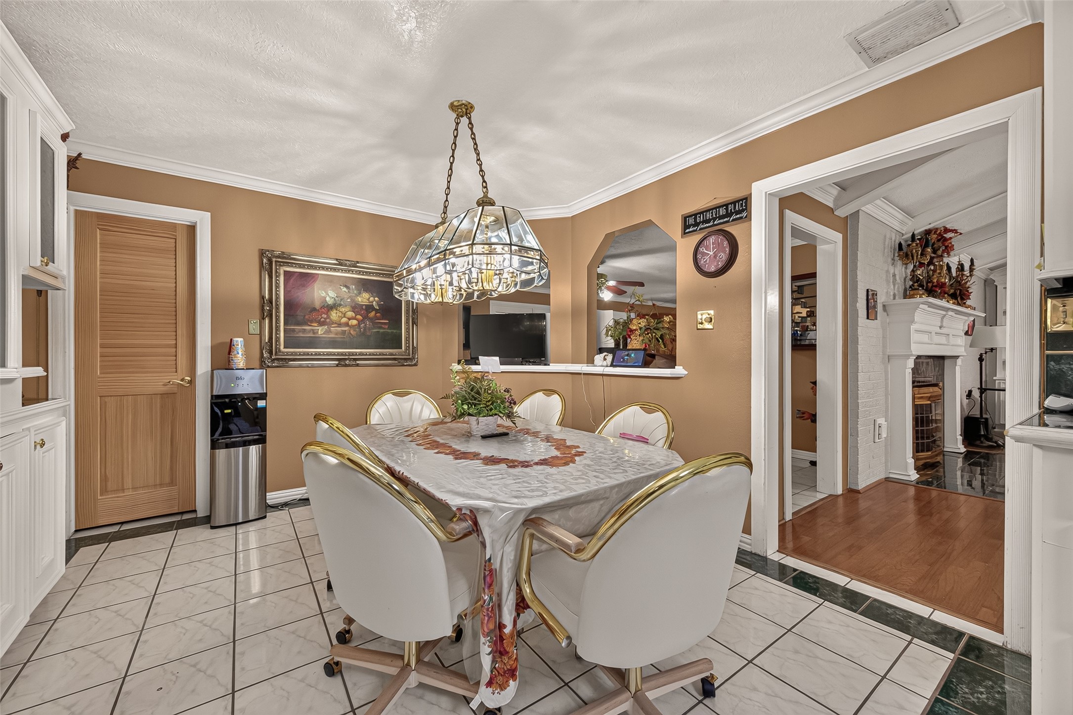 BREAKFAST ROOM