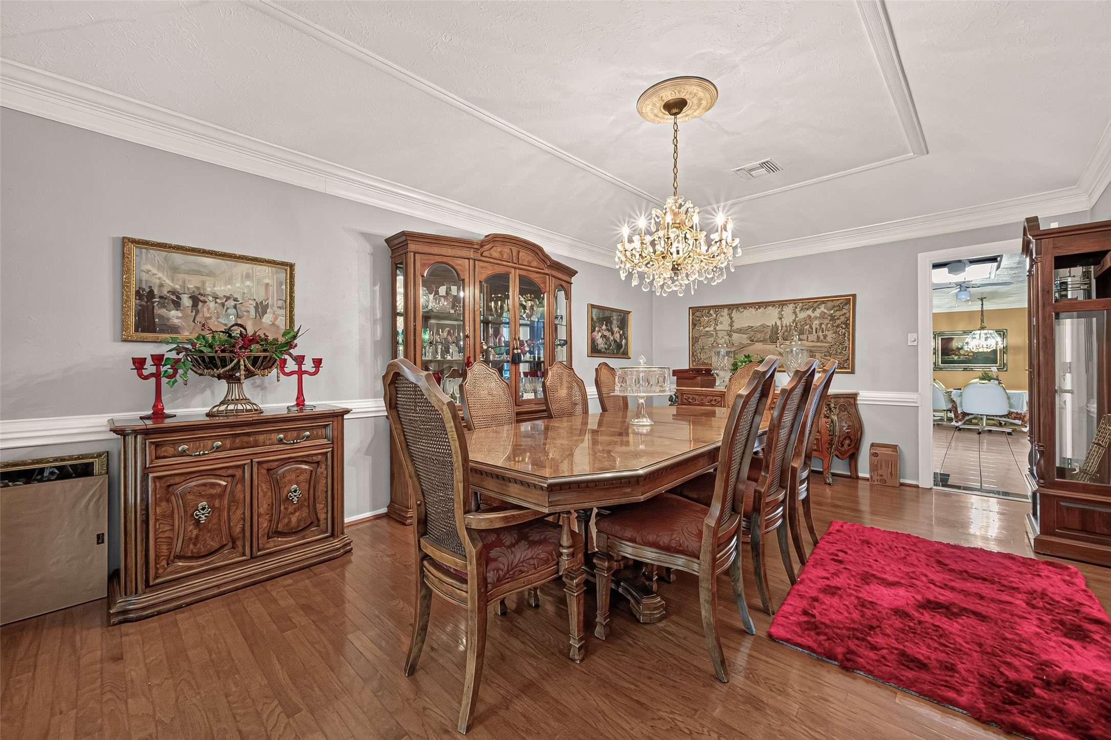 FORMAL DINING
