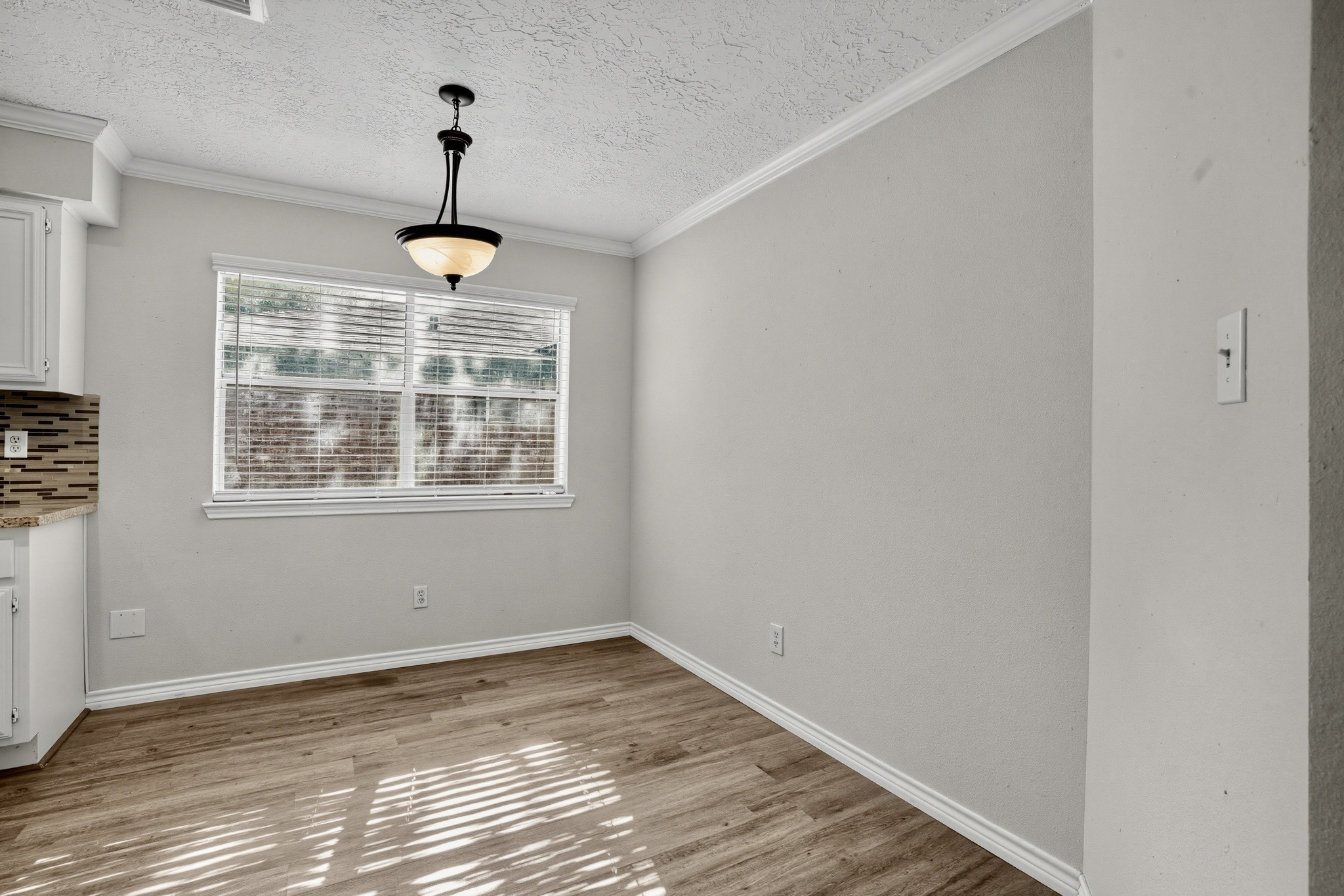 141 W Woodstock Circle Drive, The Woodlands, TX 77381