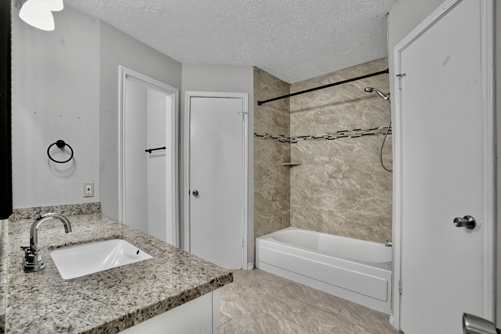 141 W Woodstock Circle Drive, The Woodlands, TX 77381