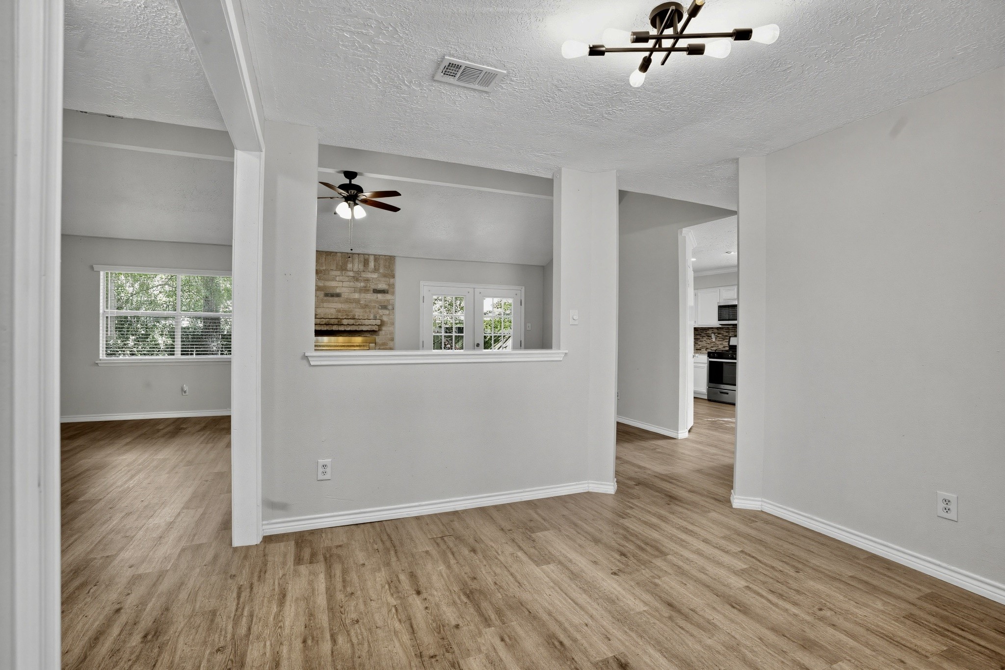 141 W Woodstock Circle Drive, The Woodlands, TX 77381