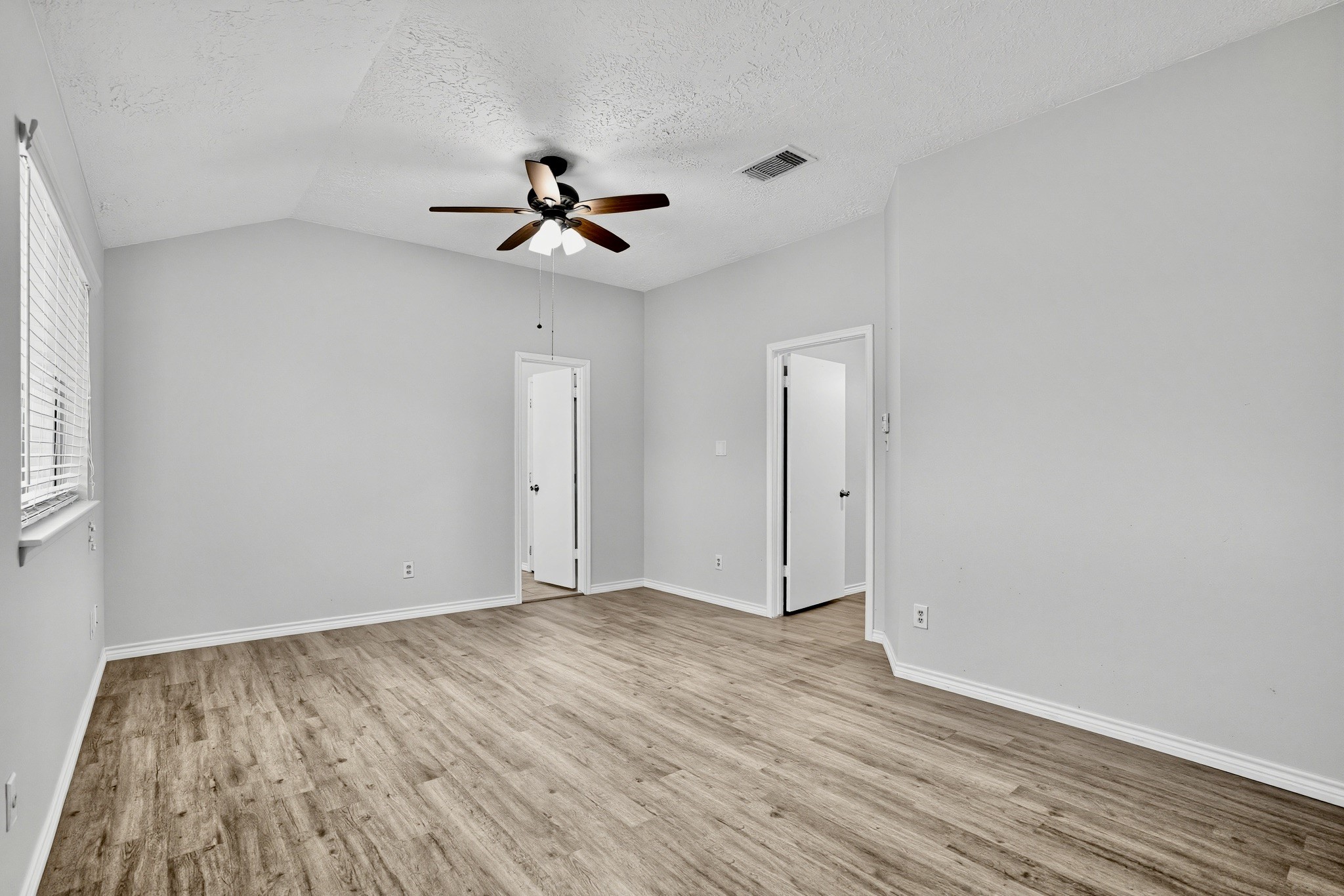 141 W Woodstock Circle Drive, The Woodlands, TX 77381