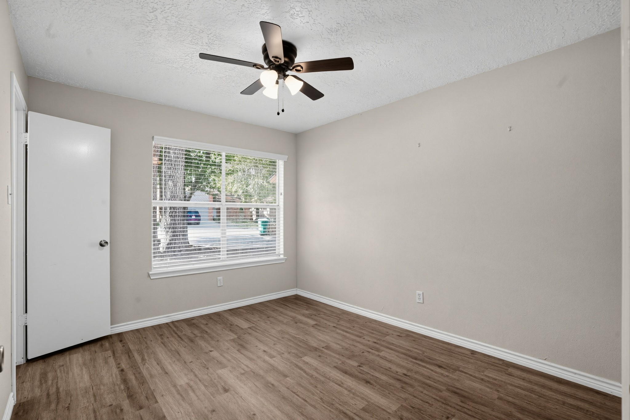 141 W Woodstock Circle Drive, The Woodlands, TX 77381