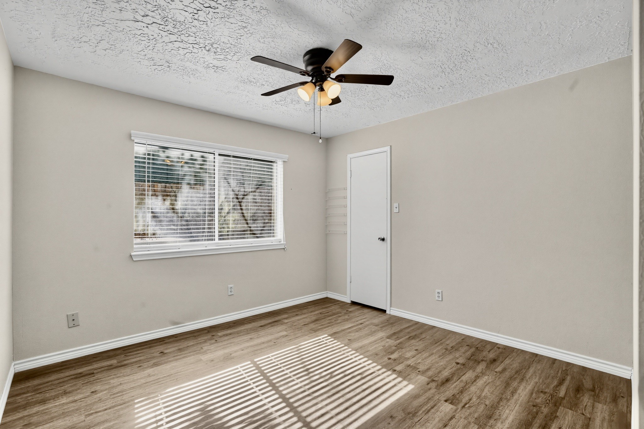 141 W Woodstock Circle Drive, The Woodlands, TX 77381