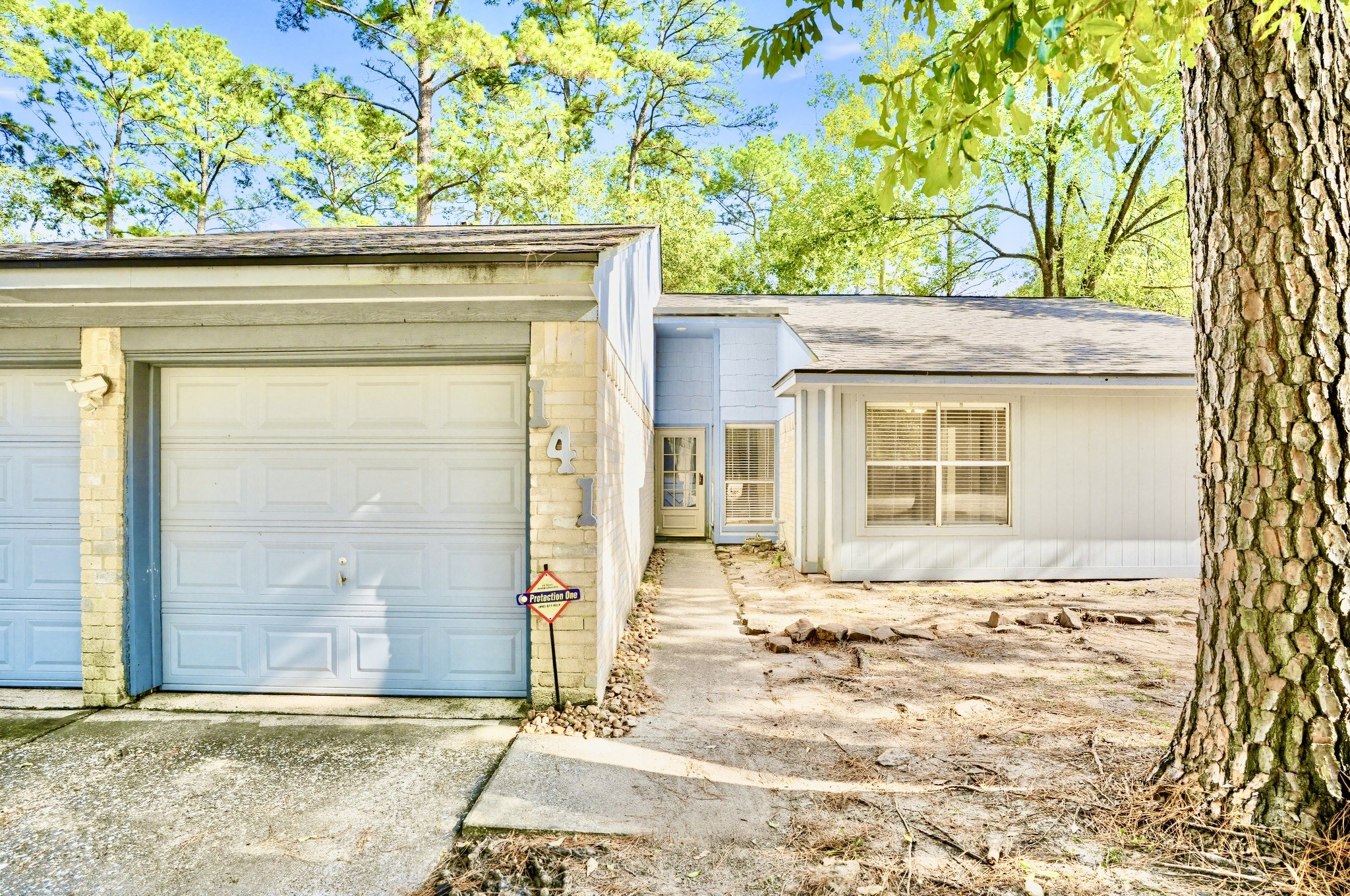141 W Woodstock Circle Drive, The Woodlands, TX 77381
