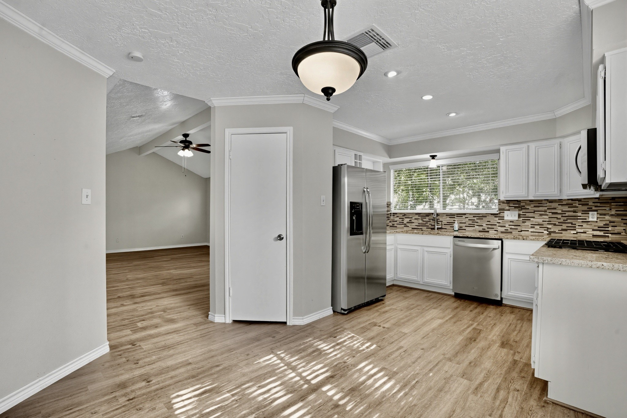 141 W Woodstock Circle Drive, The Woodlands, TX 77381