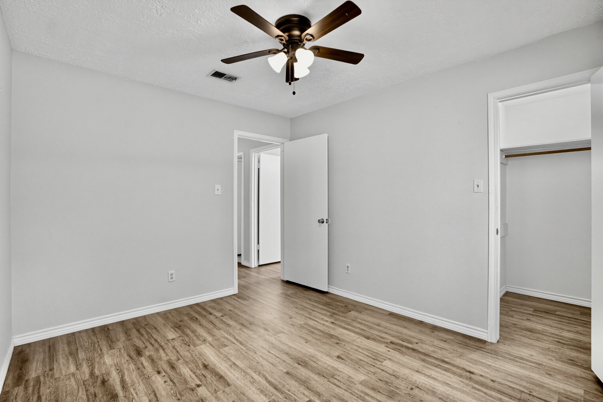 141 W Woodstock Circle Drive, The Woodlands, TX 77381