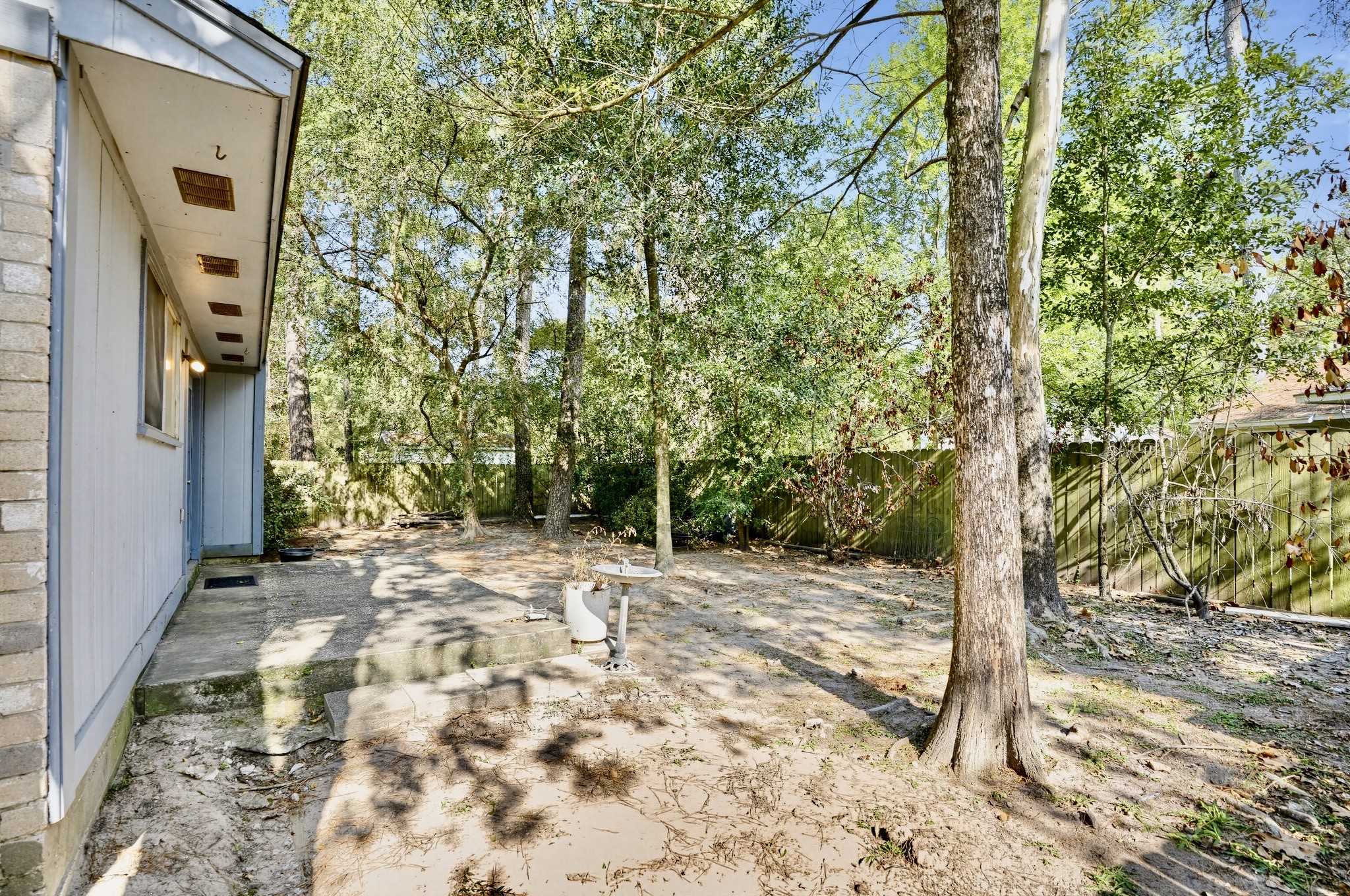 141 W Woodstock Circle Drive, The Woodlands, TX 77381