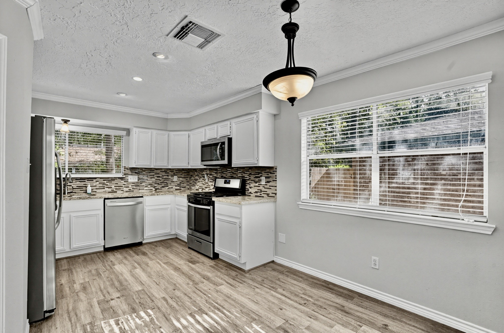 141 W Woodstock Circle Drive, The Woodlands, TX 77381