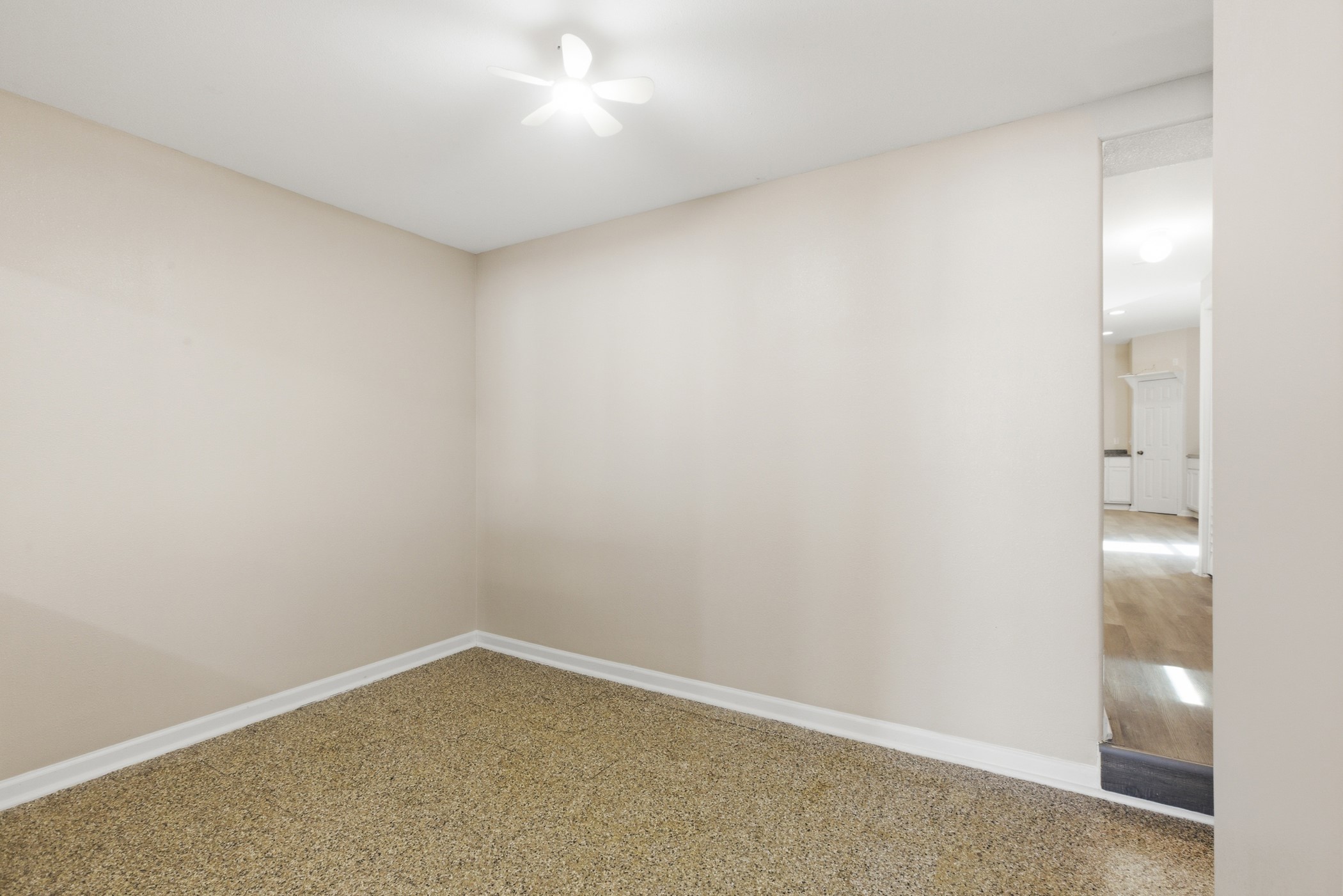 313 Grand Avenue, Bacliff, TX 77518