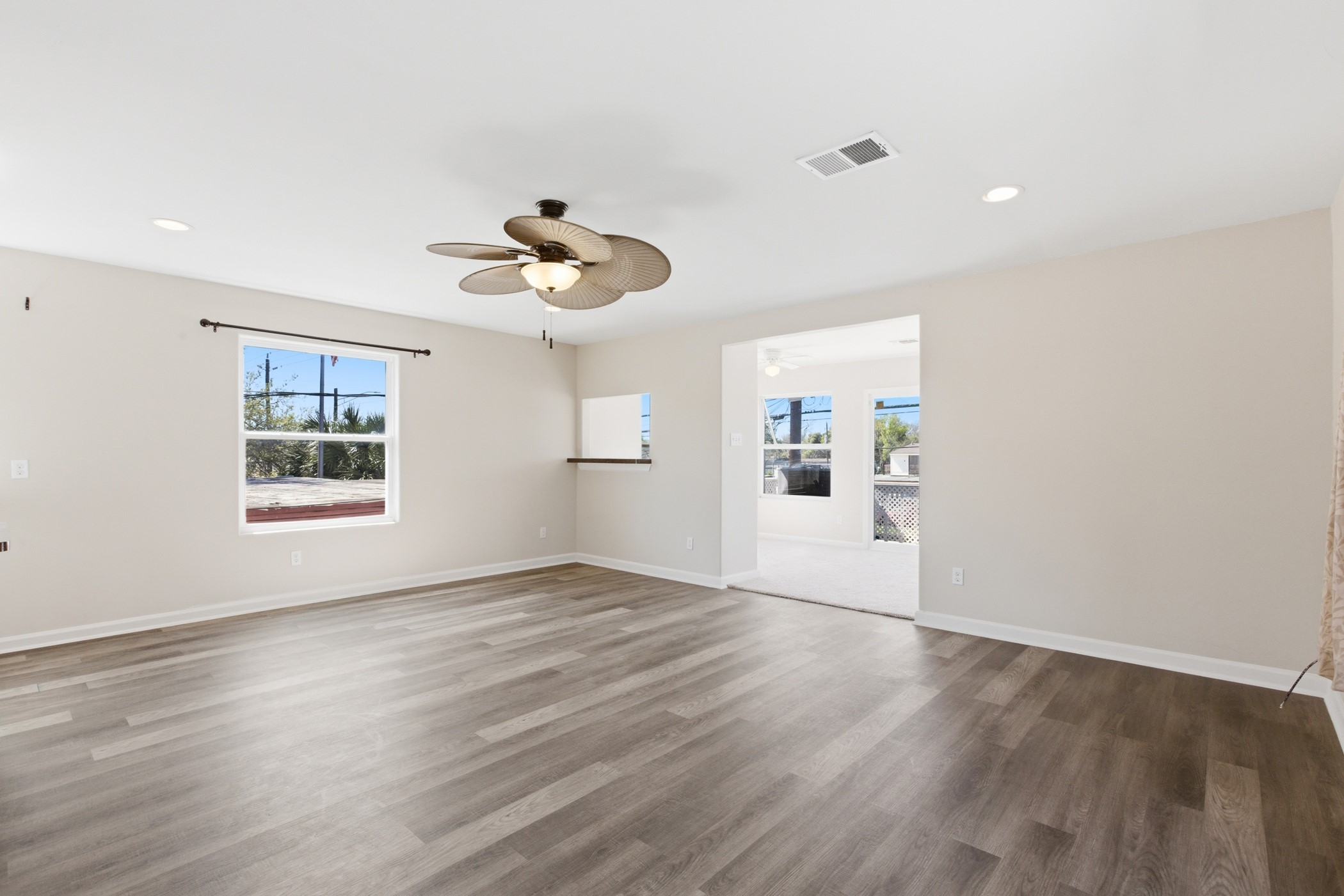 313 Grand Avenue, Bacliff, TX 77518