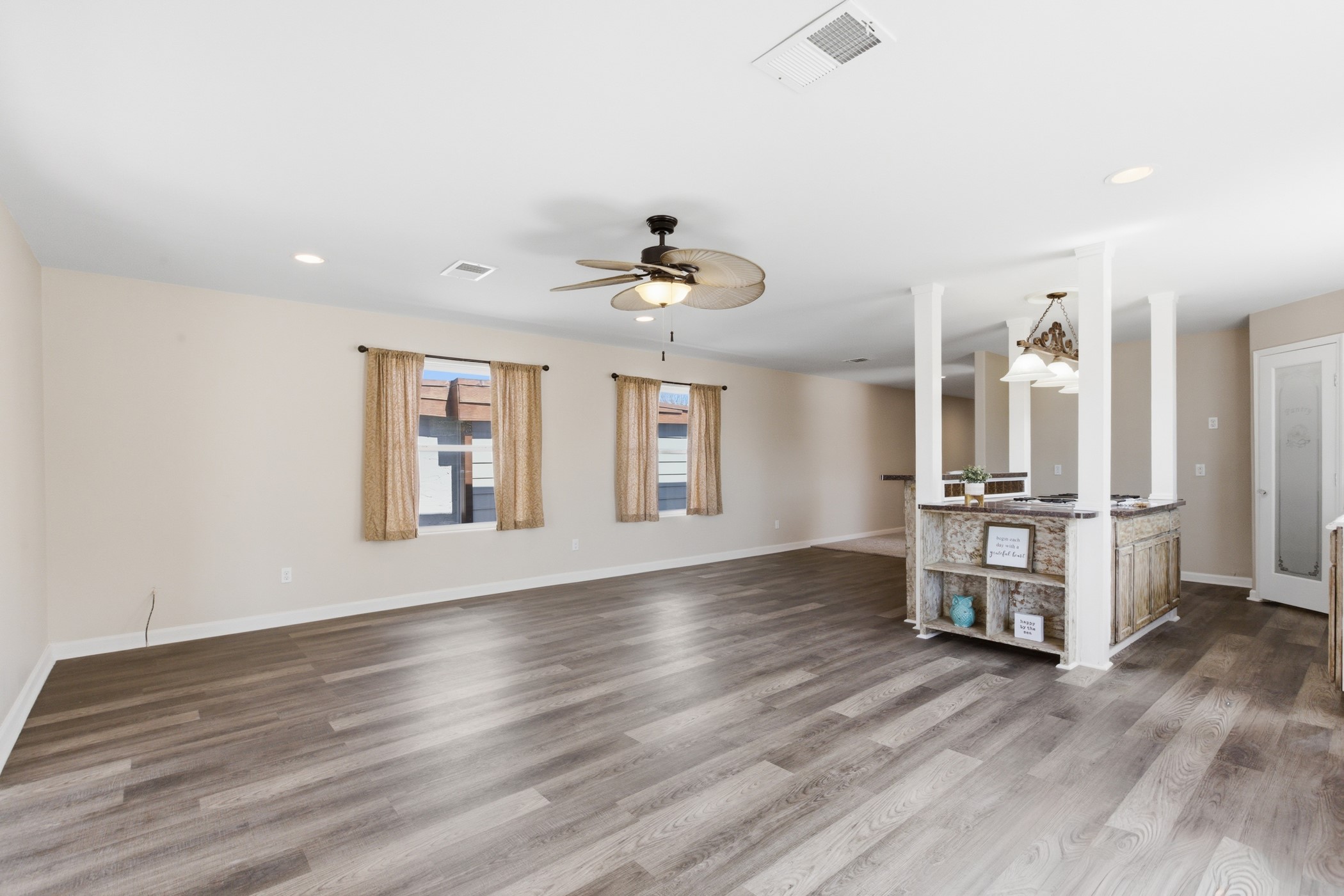313 Grand Avenue, Bacliff, TX 77518