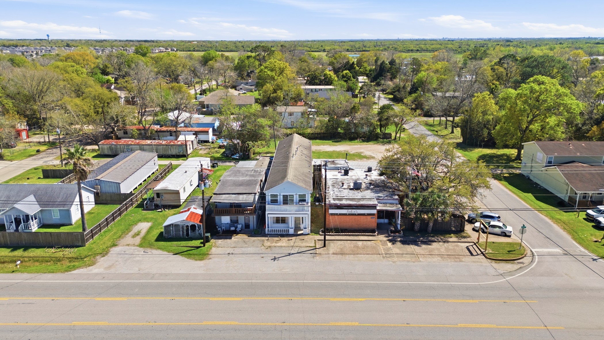 313 Grand Avenue, Bacliff, TX 77518