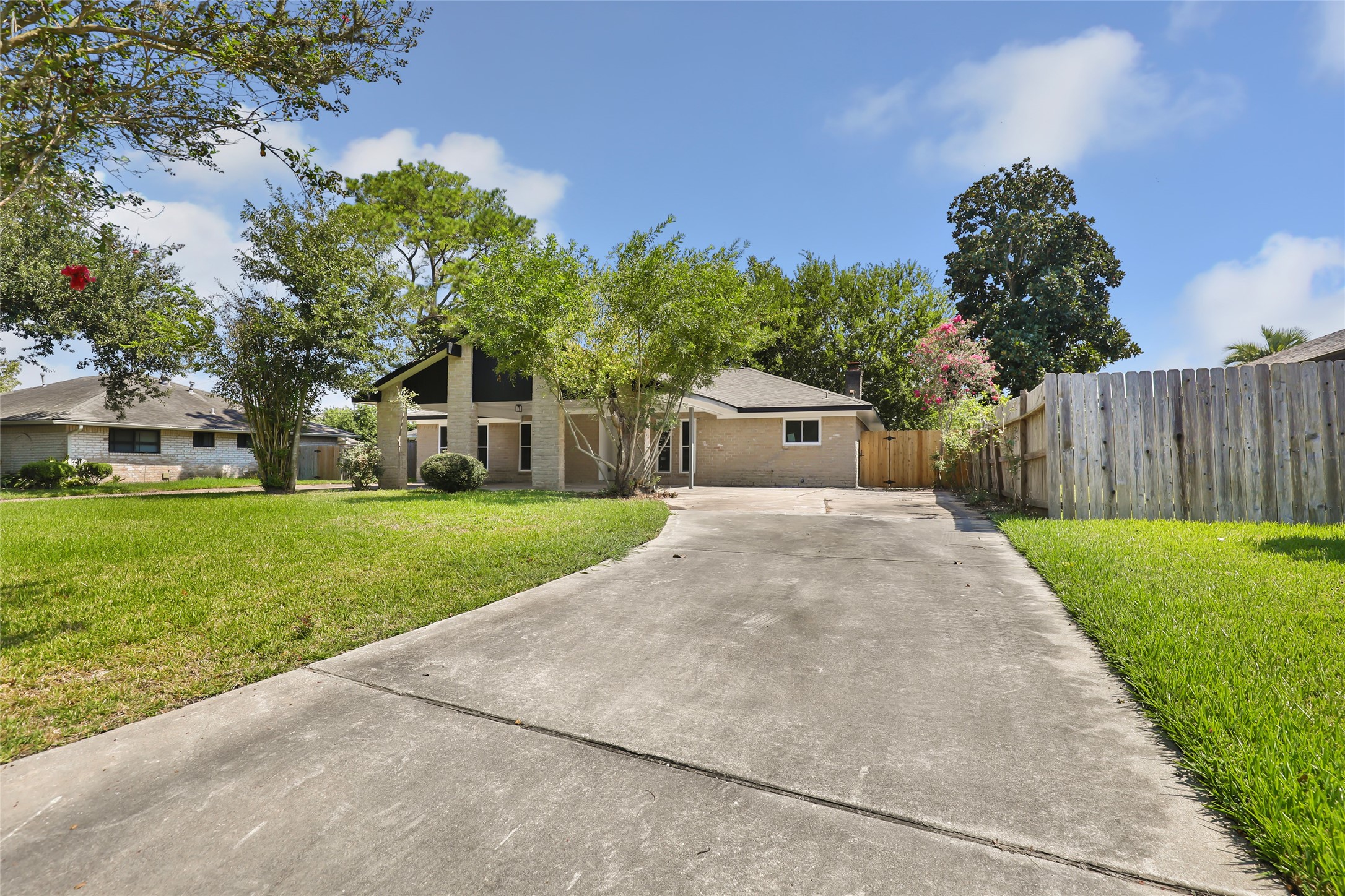 4308 Pine Shadows Street, Dickinson, TX 77539 4308 Pine Shadows Street, Dickinson, TX 77539