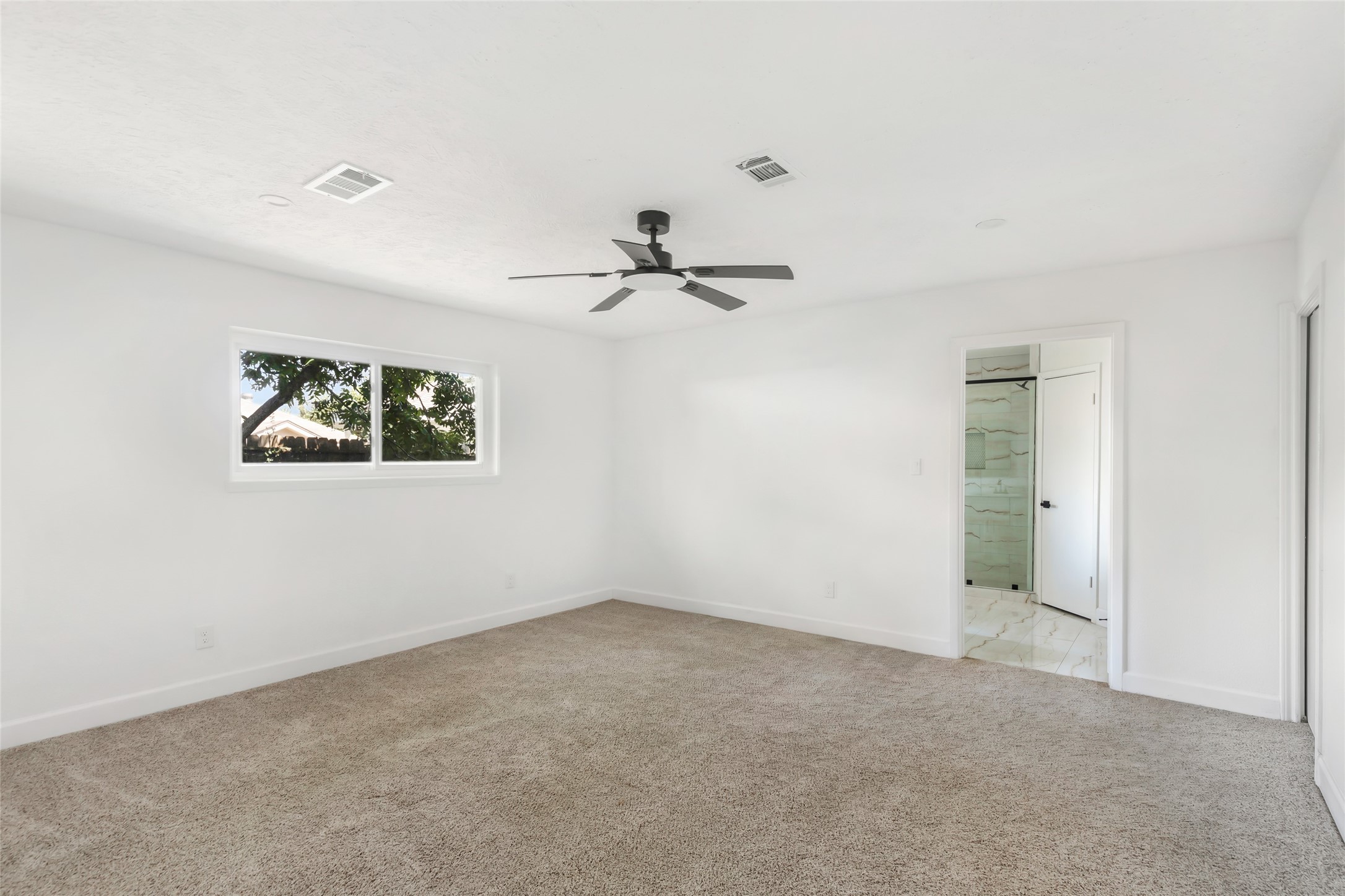 4308 Pine Shadows Street, Dickinson, TX 77539
