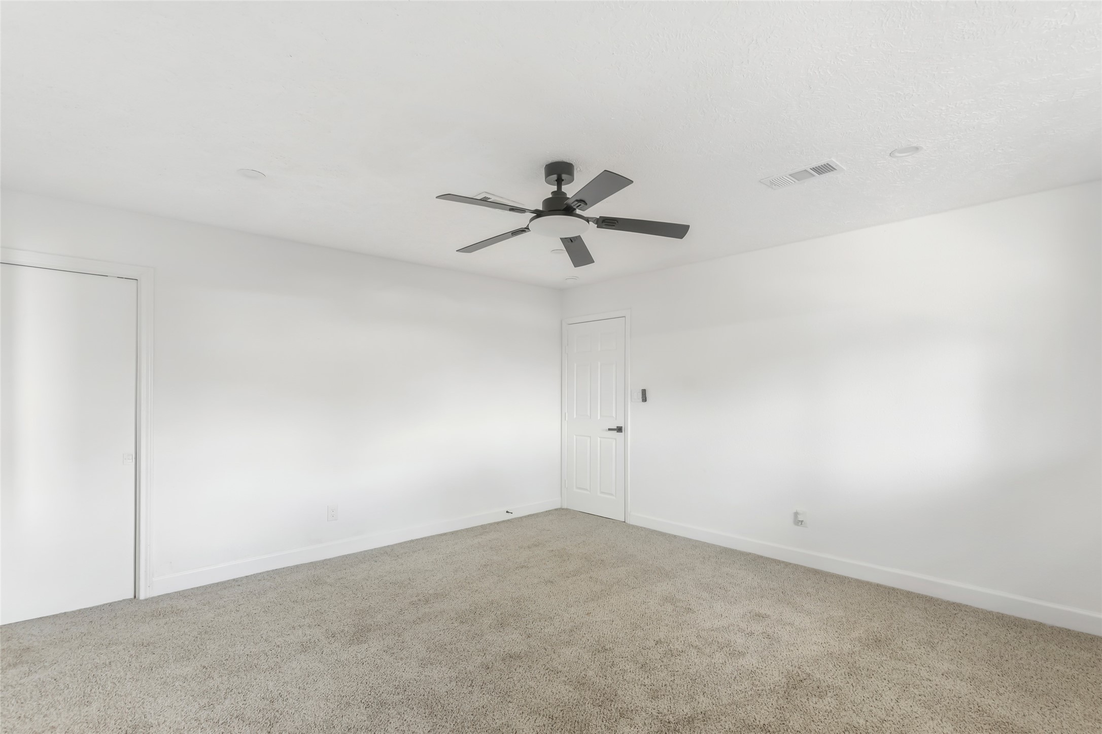 4308 Pine Shadows Street, Dickinson, TX 77539