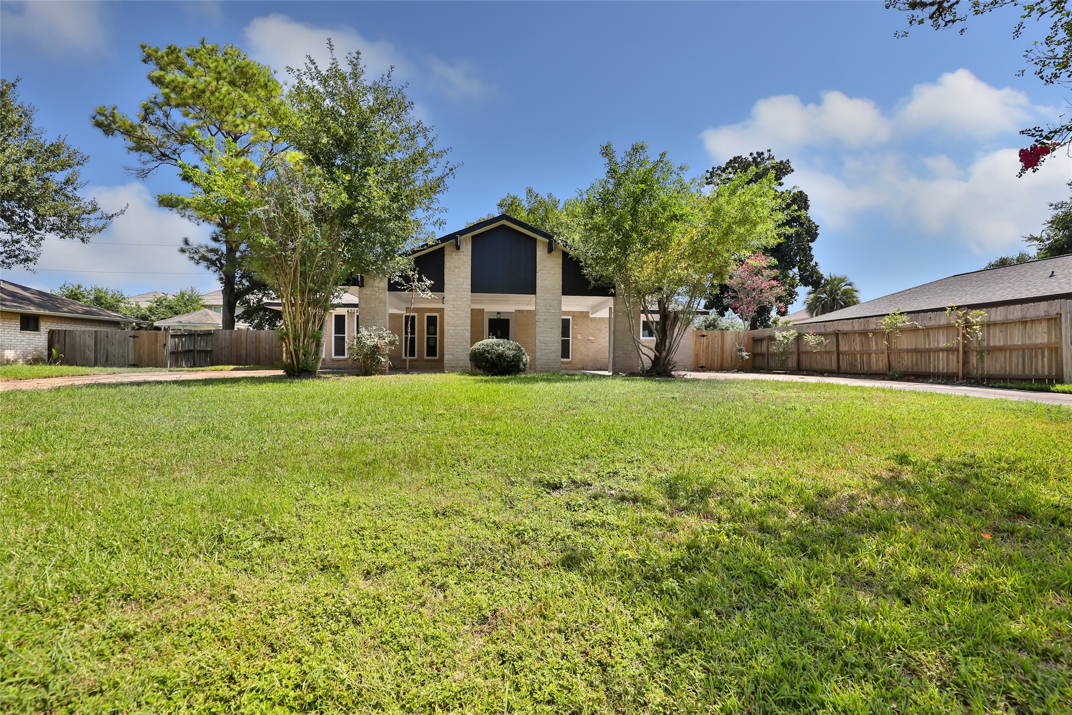 4308 Pine Shadows Street, Dickinson, TX 77539 4308 Pine Shadows Street, Dickinson, TX 77539