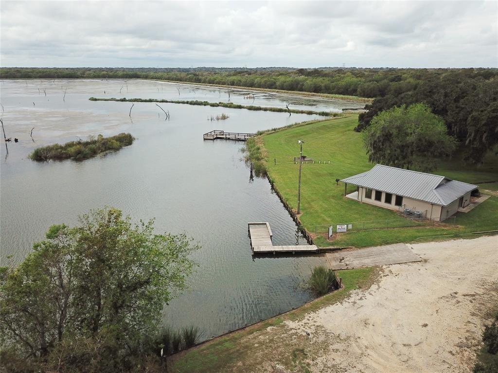 106 Horse Shoe Trail, Angleton, TX 77515