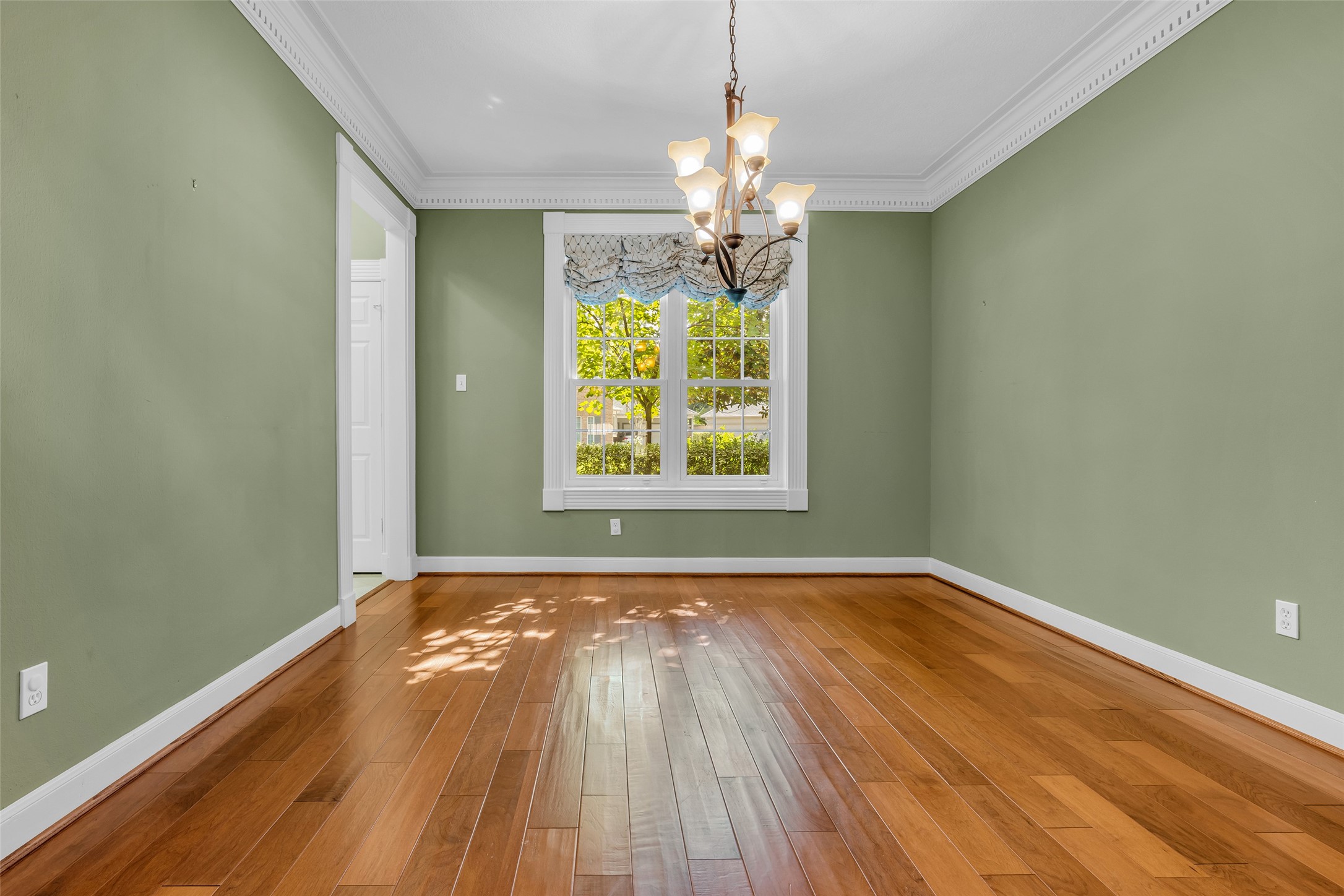 5907 Rocky Brook Drive, Houston, TX 77345