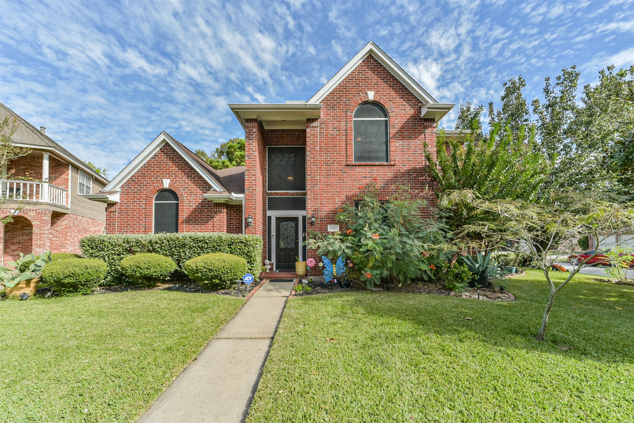 This home sits on a corner lot of a quiet cul-de-sac.