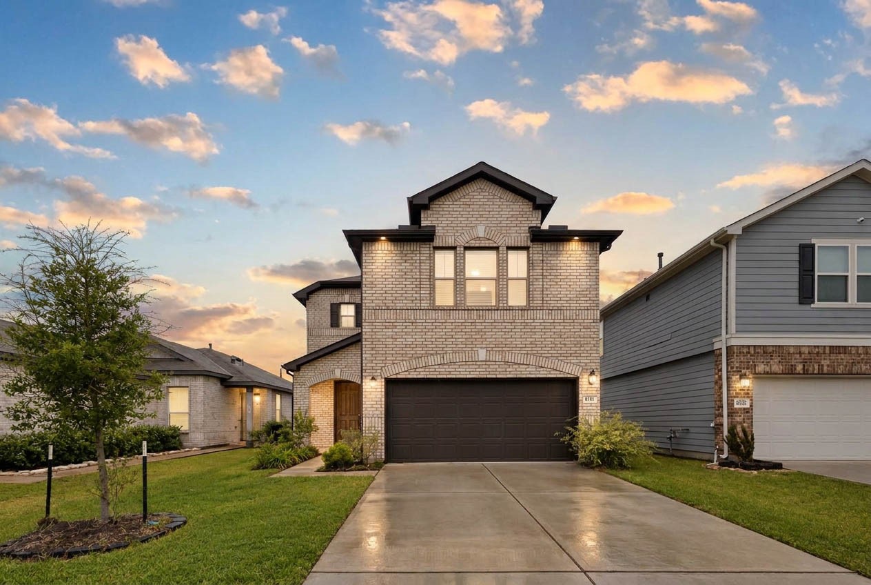 WELCOME HOME to this beautiful two-story residence nestled in the desirable Flagstone community! Offering 3 bedrooms, 2.5 baths, a spacious upstairs game room, & an attached 2-car garage, this inviting home showcases a thoughtfully designed floor plan that seamlessly blends comfort, style, & functionality.