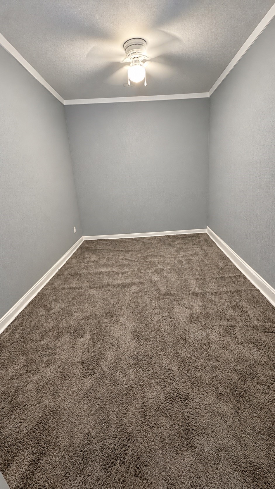 Extra room/office  located in garage