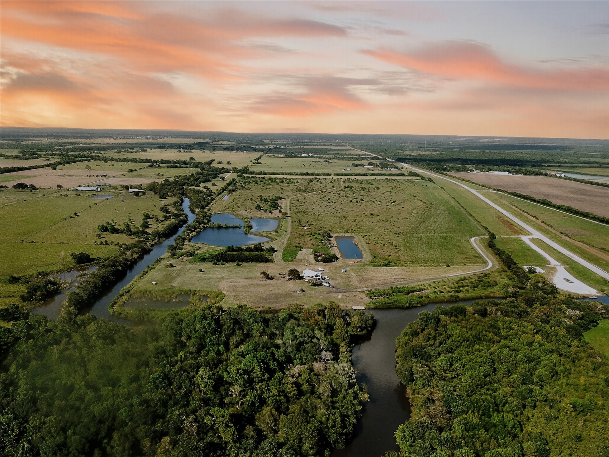 11402 FM 2004, Santa Fe, TX 77510