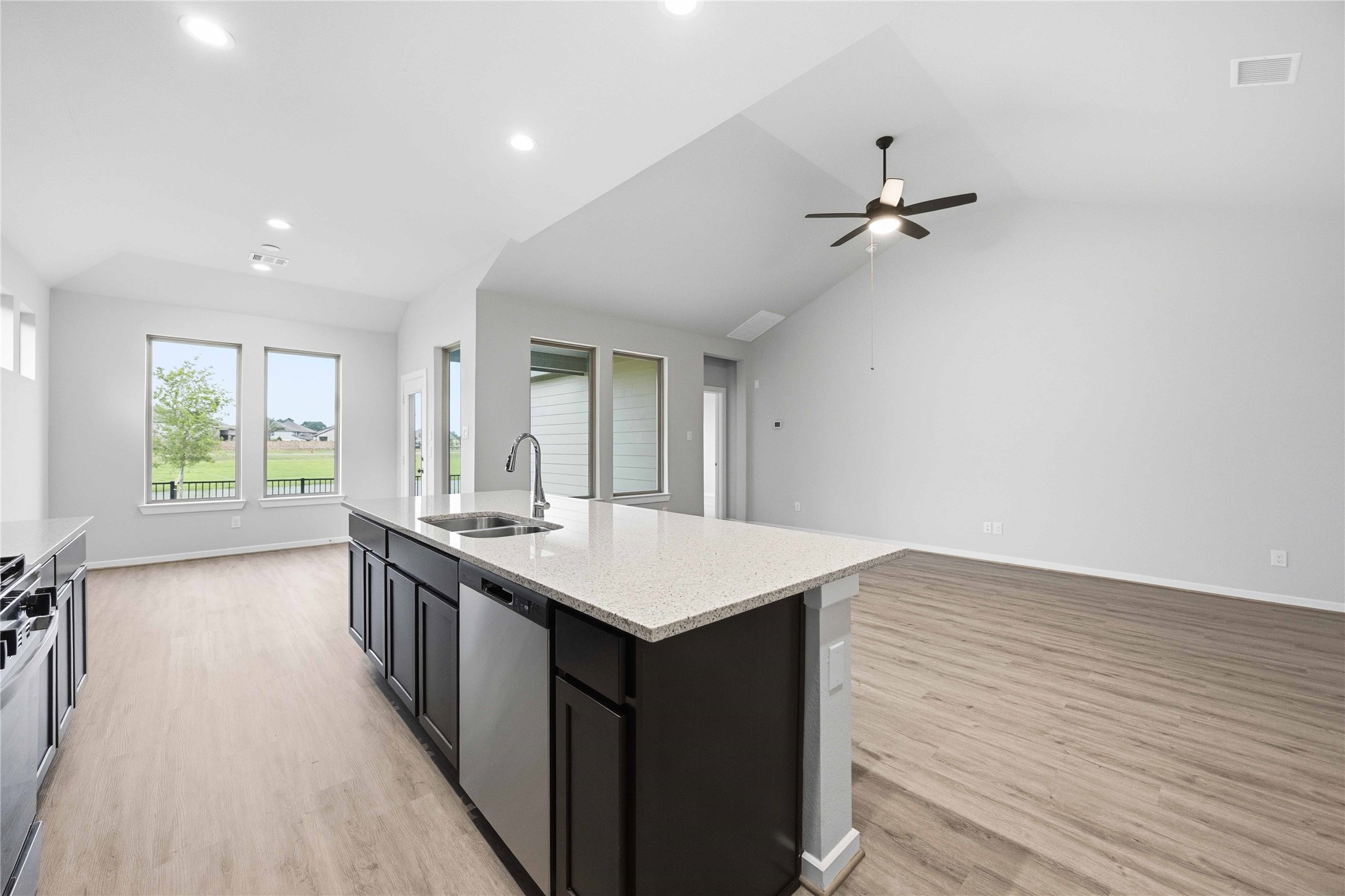 2512 Seneca Lake, La Marque, TX 77568