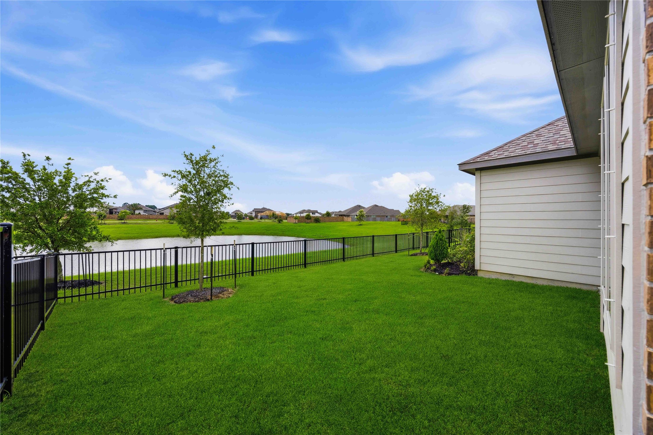 2512 Seneca Lake, La Marque, TX 77568