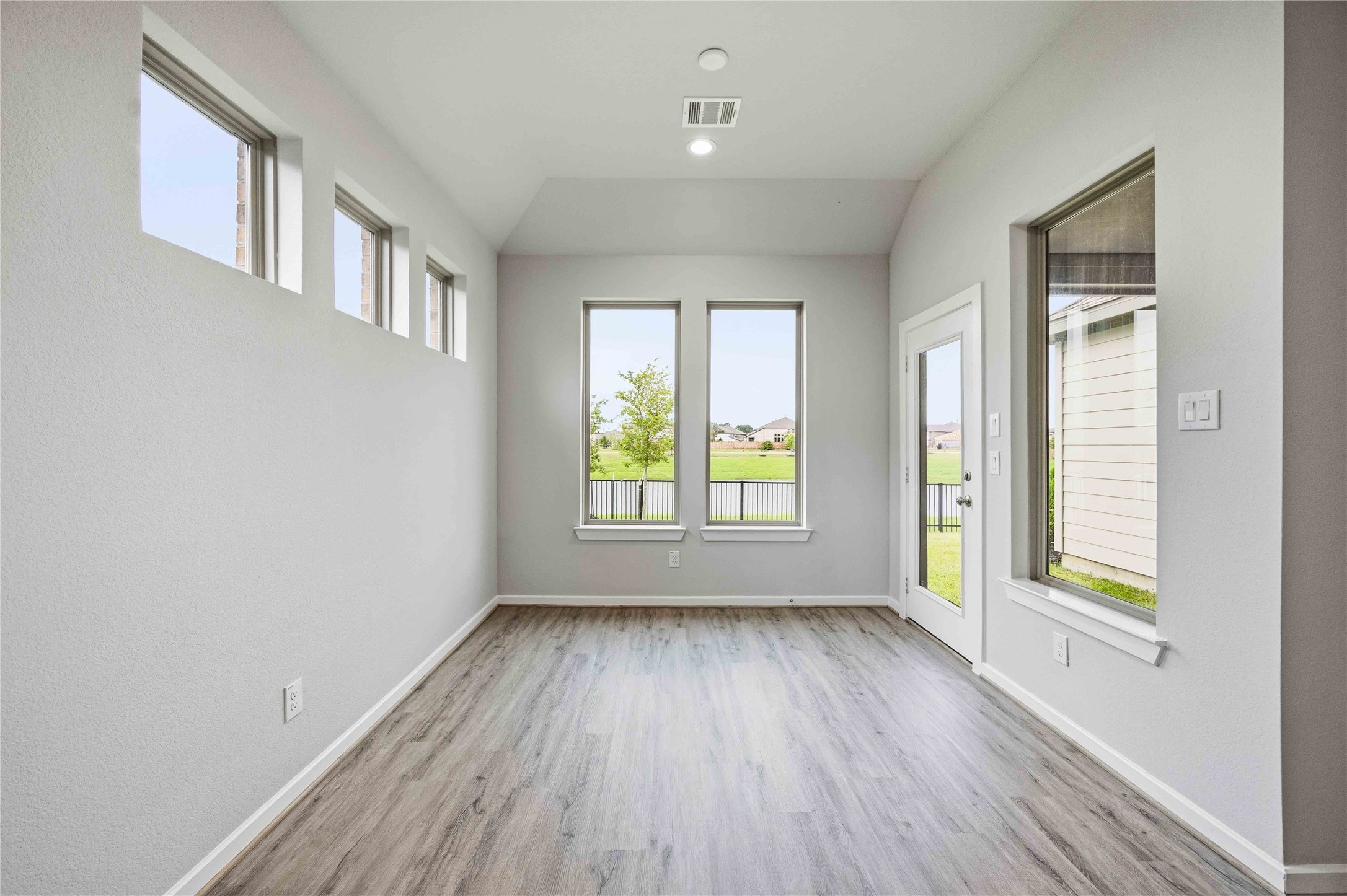2512 Seneca Lake, La Marque, TX 77568