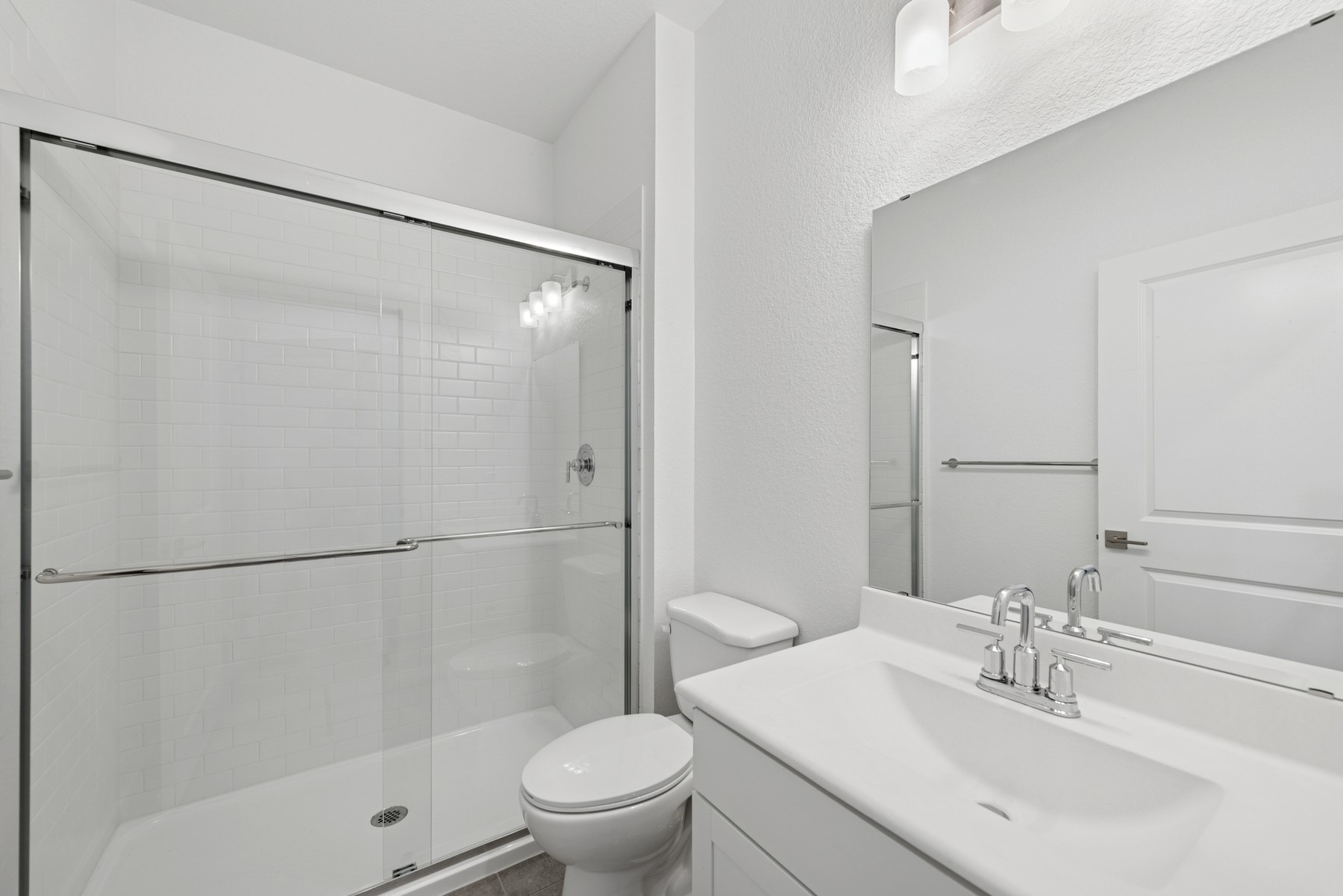 Hall bath 2 (*Photo not of actual home and used for illustration purposes only.)