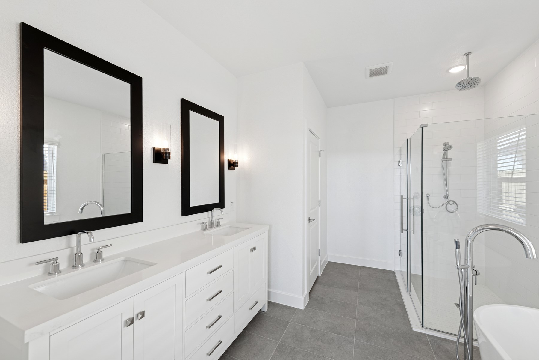 Spa-like primary bath (*Photo not of actual home and used for illustration purposes only.)