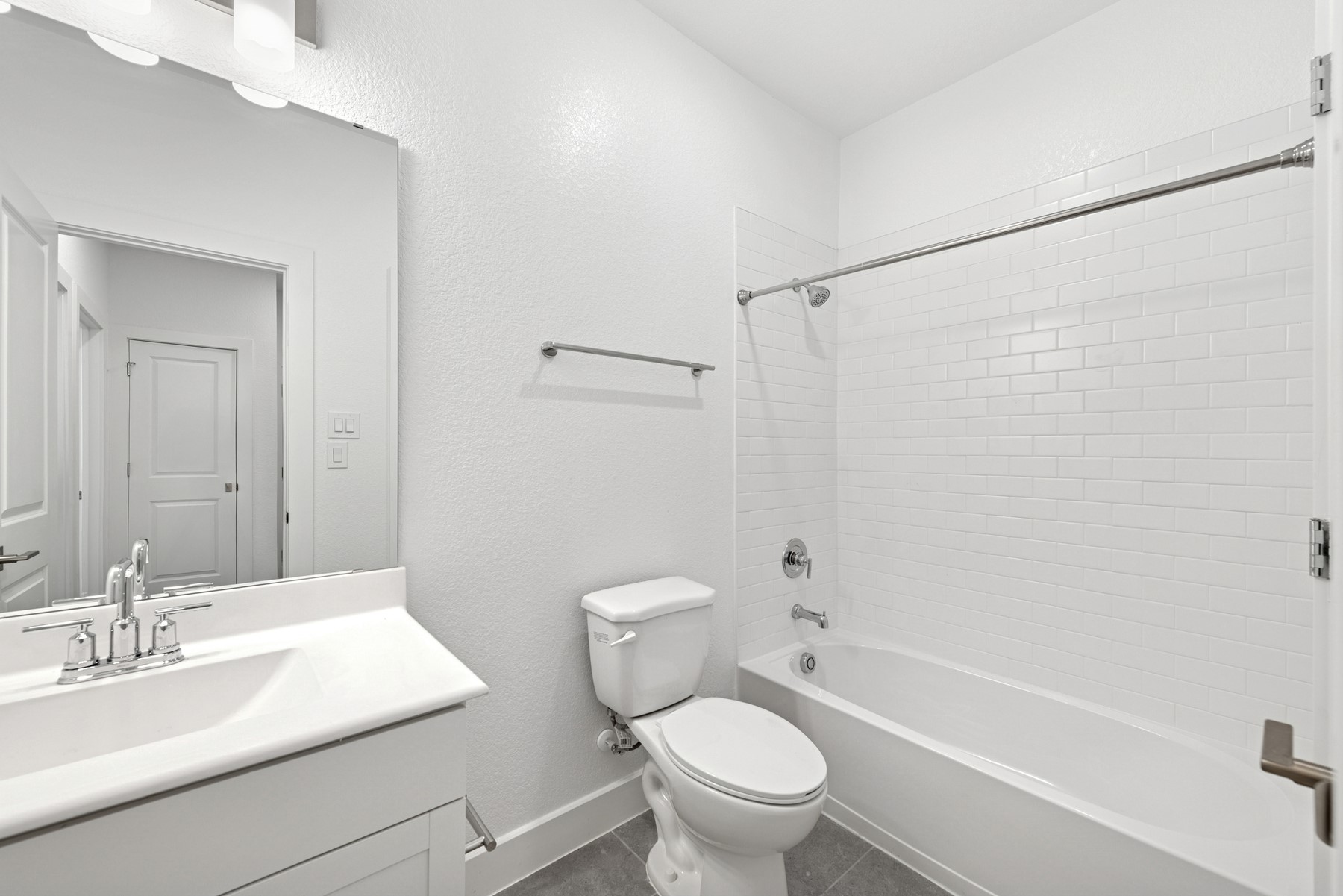 Hall bath (*Photo not of actual home and used for illustration purposes only.)
